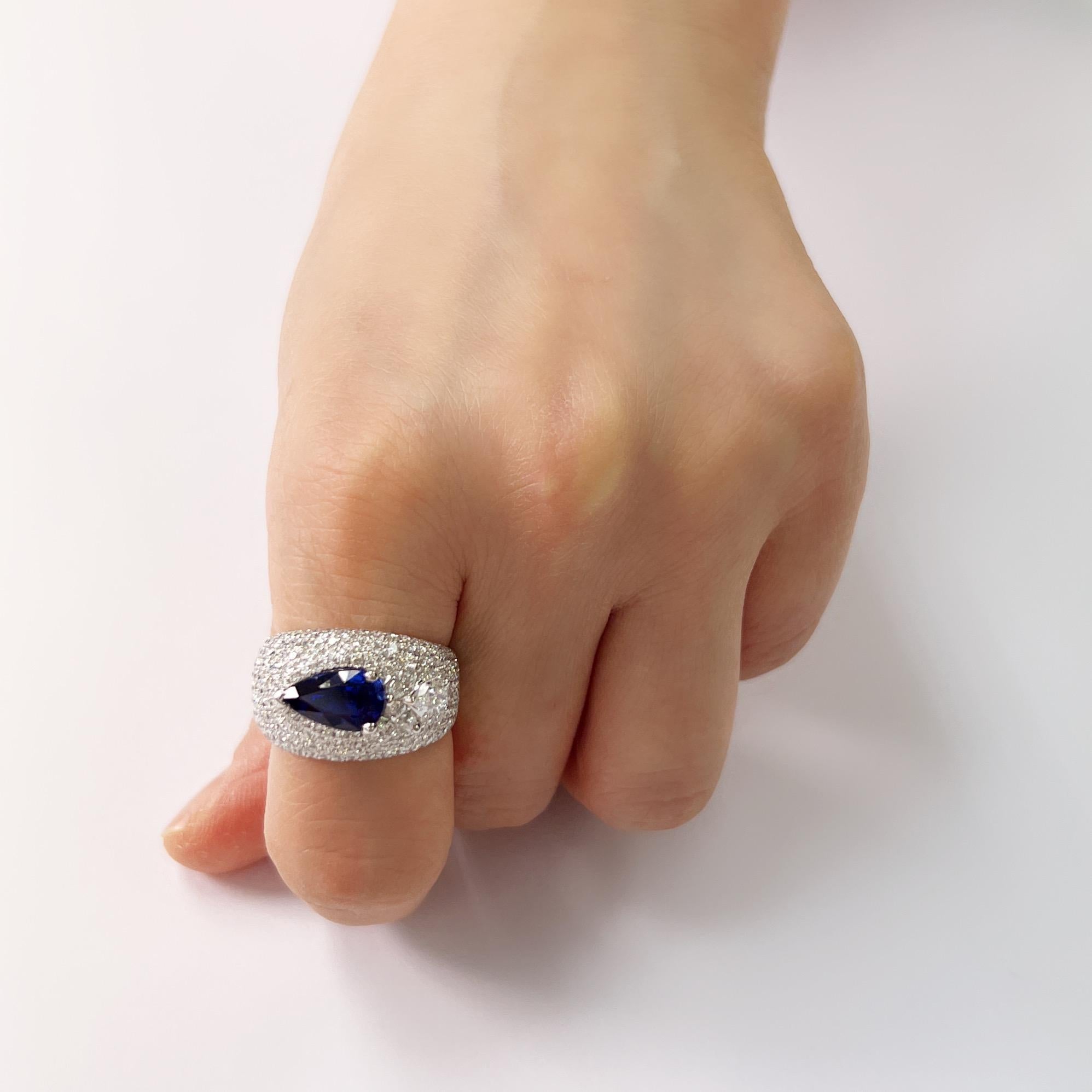 Women's 5.47 Carat Sapphire and Diamond Ring Set on 18 Karat White Gold For Sale