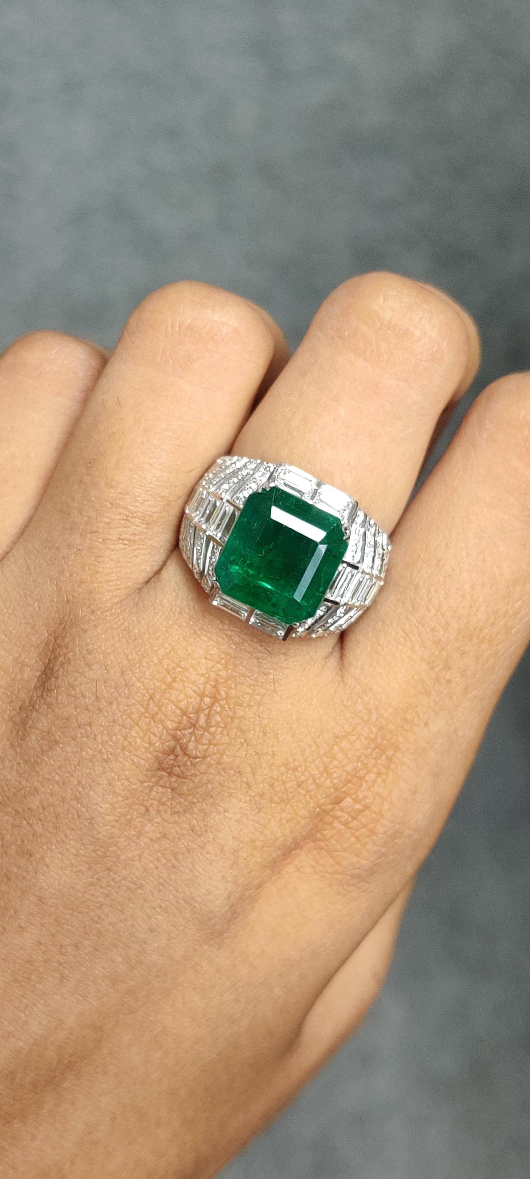 Men's 5.47 Carat Zambian Emerald in 18k White Gold Ring For Sale 2