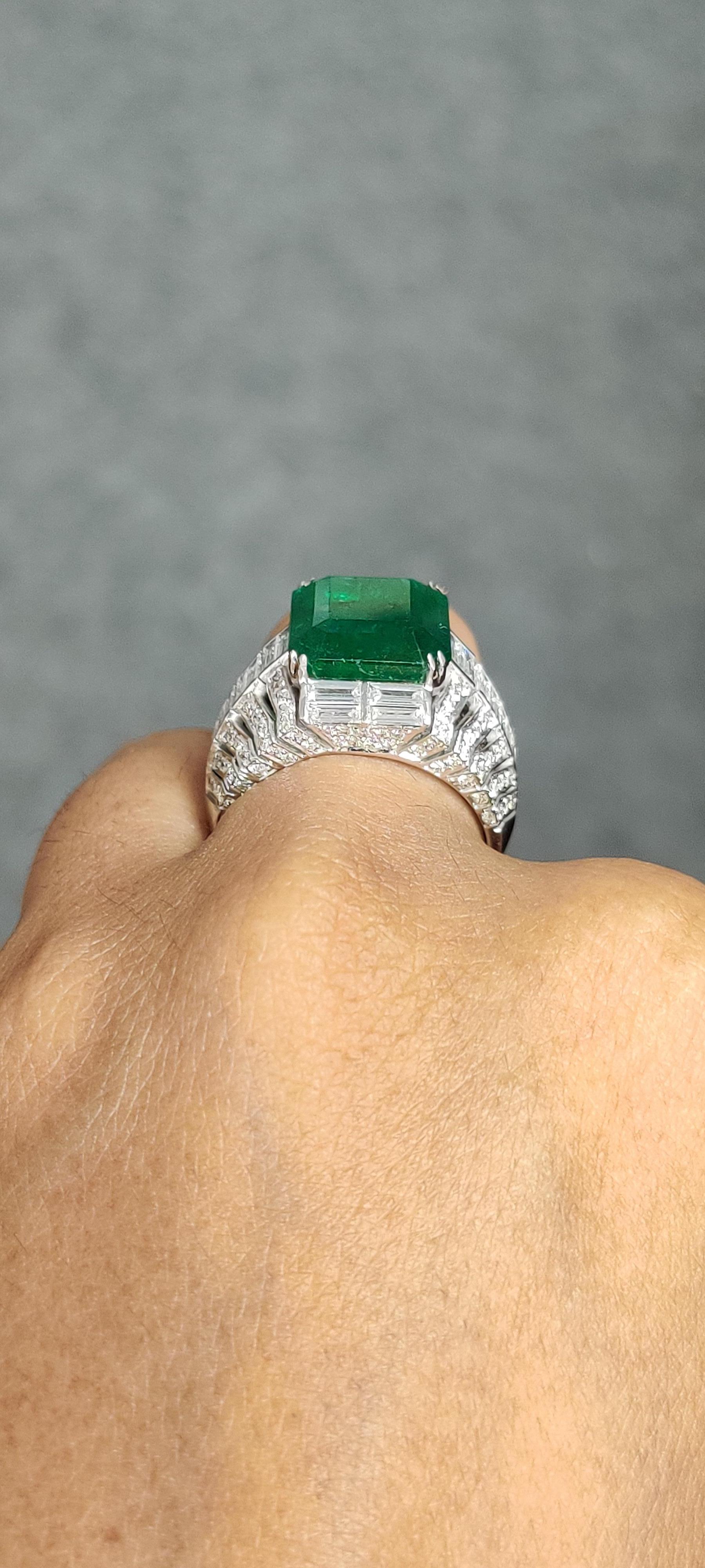 Men's 5.47 Carat Zambian Emerald in 18k White Gold Ring For Sale 4