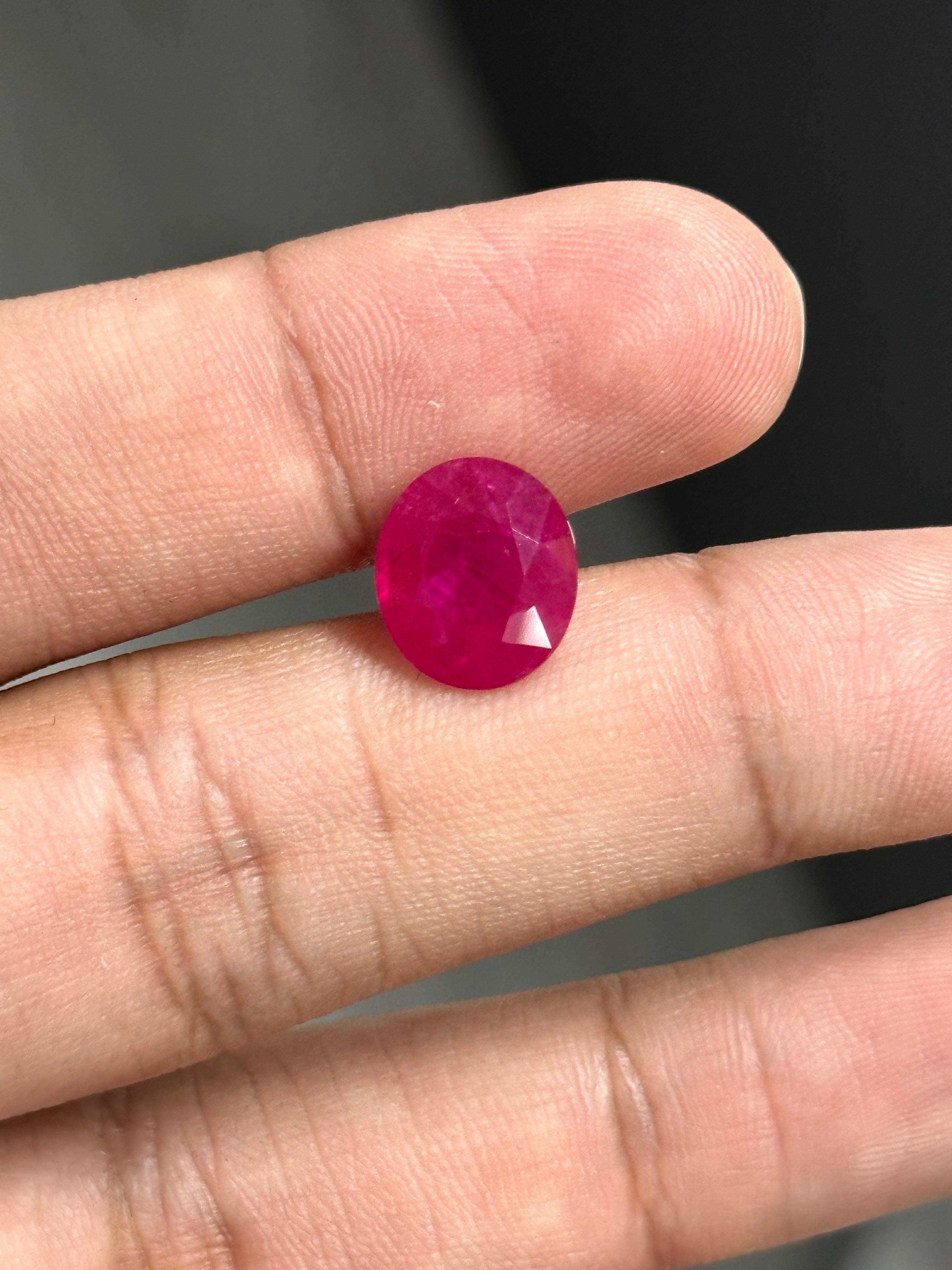 5.48 Carat Oval-shaped Burma Ruby In condizioni Nuovo in vendita a Bangkok, TH