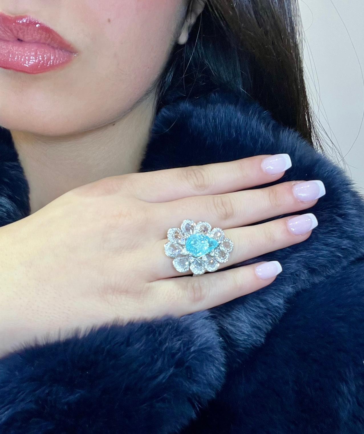Bague cocktail avec tourmaline Paraiba en forme de poire de 5,48 carats et diamant rond de taille rose en vente 5