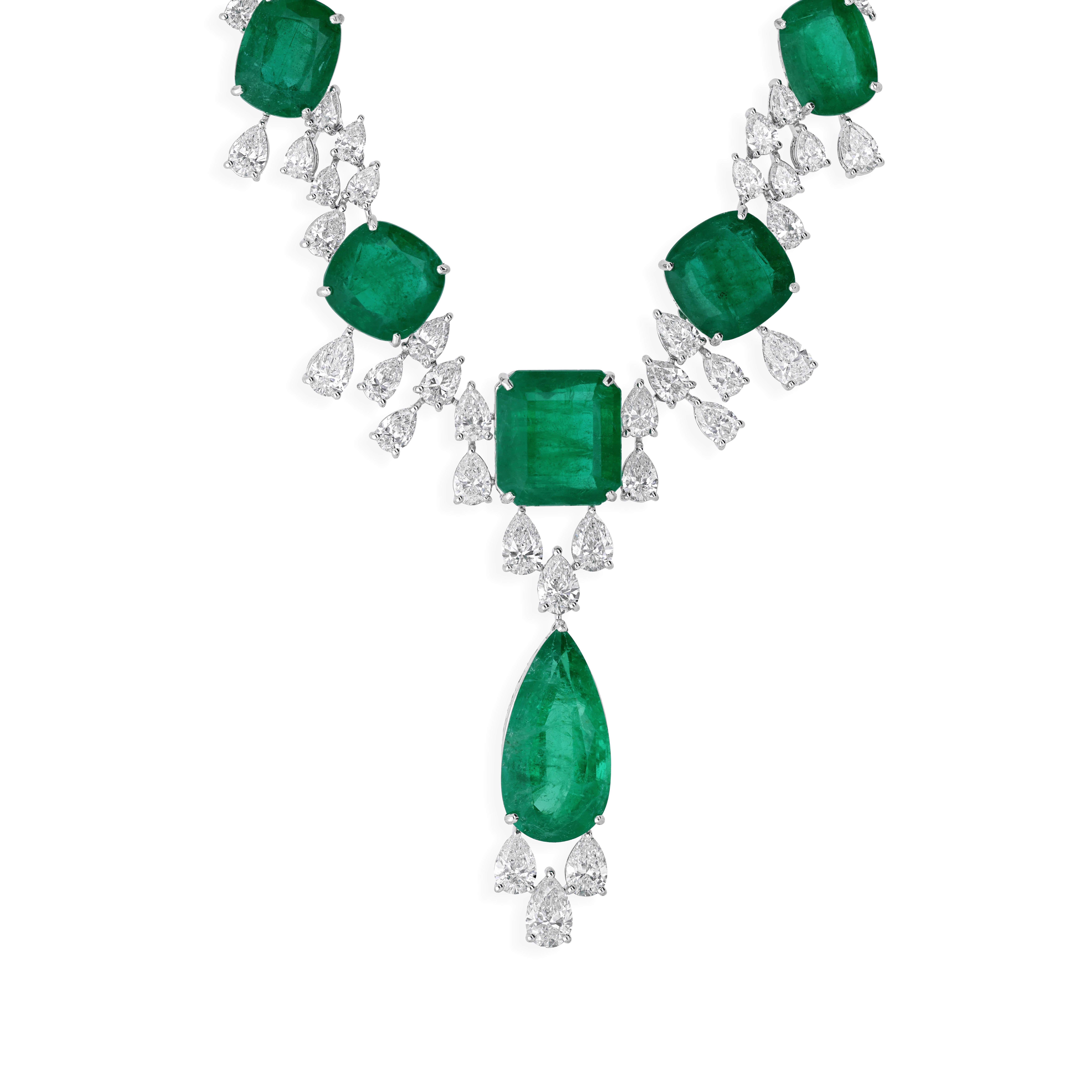 54,8 carati di smeraldo dello Zambia 16,90 carati di diamanti SI/H Collana in oro bianco 18 carati In condizioni Nuovo in vendita a Diera, Dubai