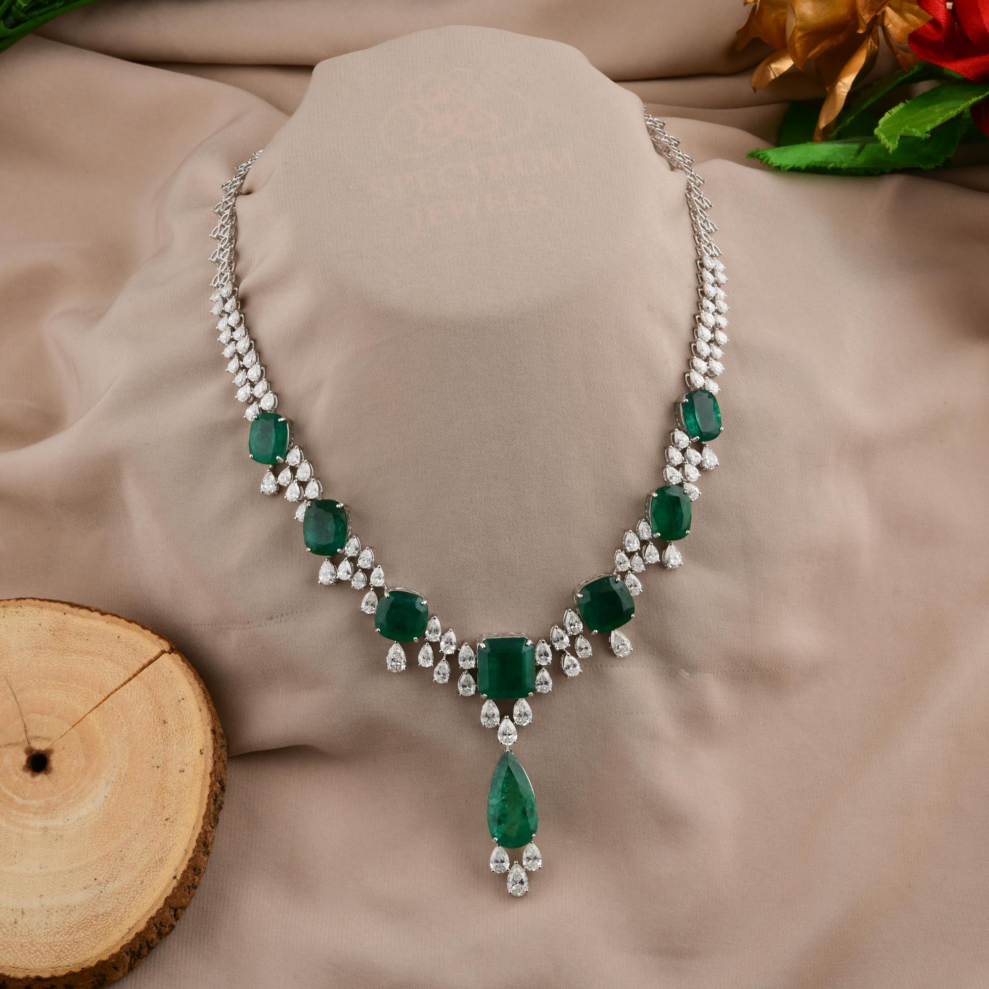 Donna 54,8 carati di smeraldo dello Zambia 16,90 carati di diamanti SI/H Collana in oro bianco 18 carati in vendita