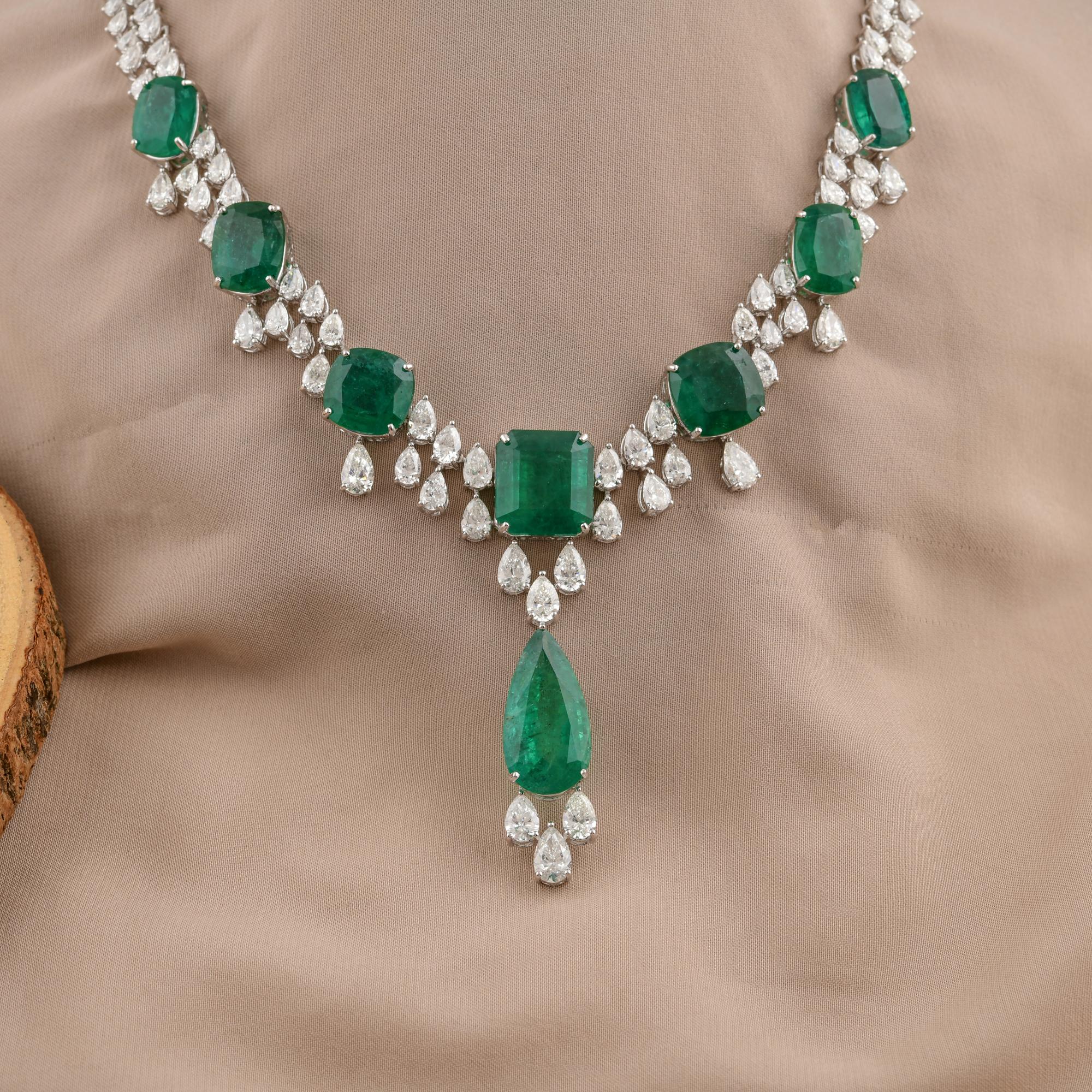 Esmeralda de Zambia de 54,83 quilates Collar de diamantes SI/H de 16,9 quilates Oro blanco de 18 quilates Corte pera en venta