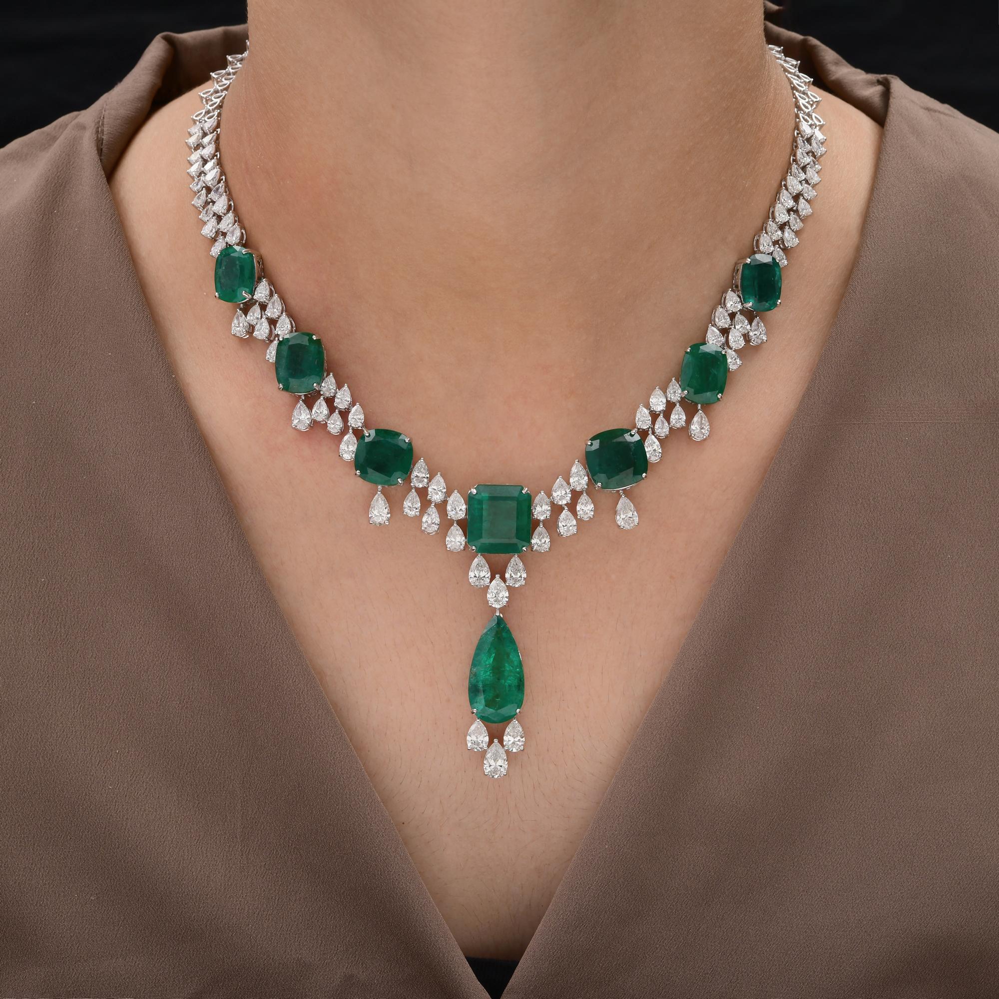 De las mujeres Esmeralda de Zambia de 54,83 quilates Collar de diamantes SI/H de 16,9 quilates Oro blanco de 18 quilates en venta