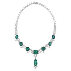 Esmeralda de Zambia de 54,83 quilates Collar de diamantes SI/H de 16,9 quilates Oro blanco de 18 quilates