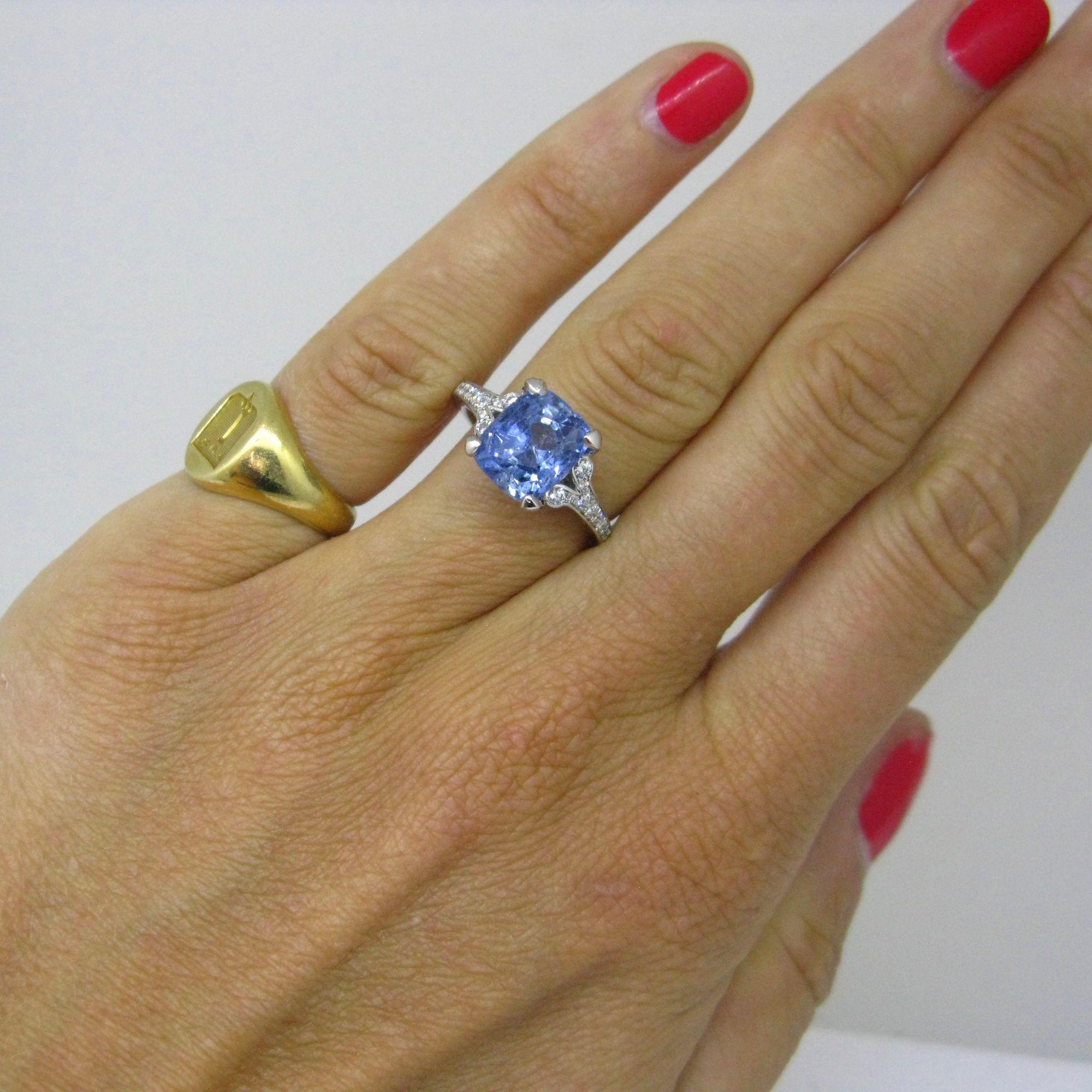 Anello con zaffiro di Ceylon e diamanti da 5,48 carati, platino in vendita 2
