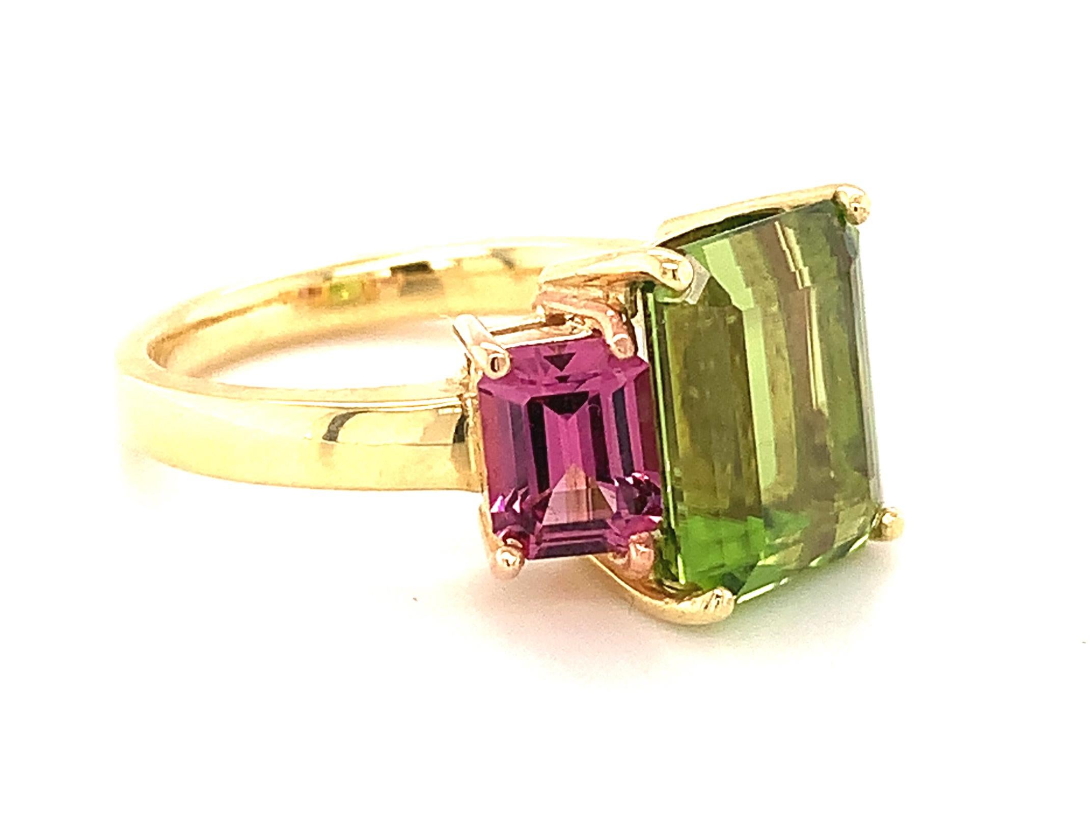 Artisan 5.49 Carat Peridot and Rhodolite Garnet Three-Stone Ring in Yellow and Rose Gold For Sale