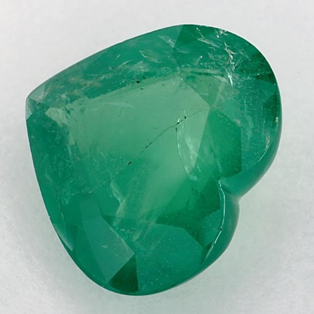 Mit seinem leuchtenden grünen Farbton ist der Geburtsstein für den Mai ein Symbol für neues Wachstum im Frühling. 

Entdecken Sie die lebendige Kollektion von Smaragden, Rubinen und Saphiren in unserem Geschäft, die als lose Edelsteine erhältlich