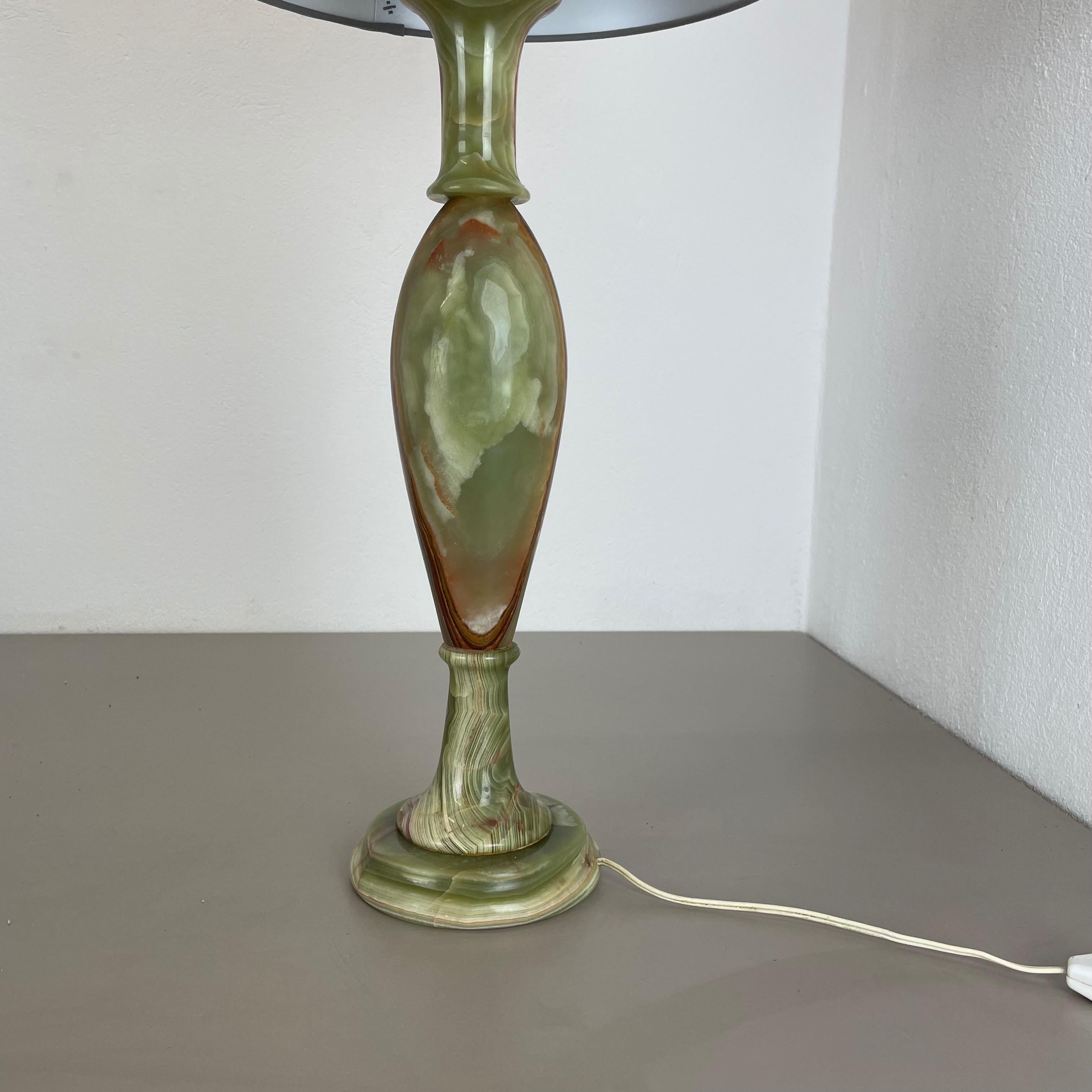 Vintage Hollywood Regency Onyx Marble Light Base Table Light, Italy, 1960s In Good Condition For Sale In Kirchlengern, DE