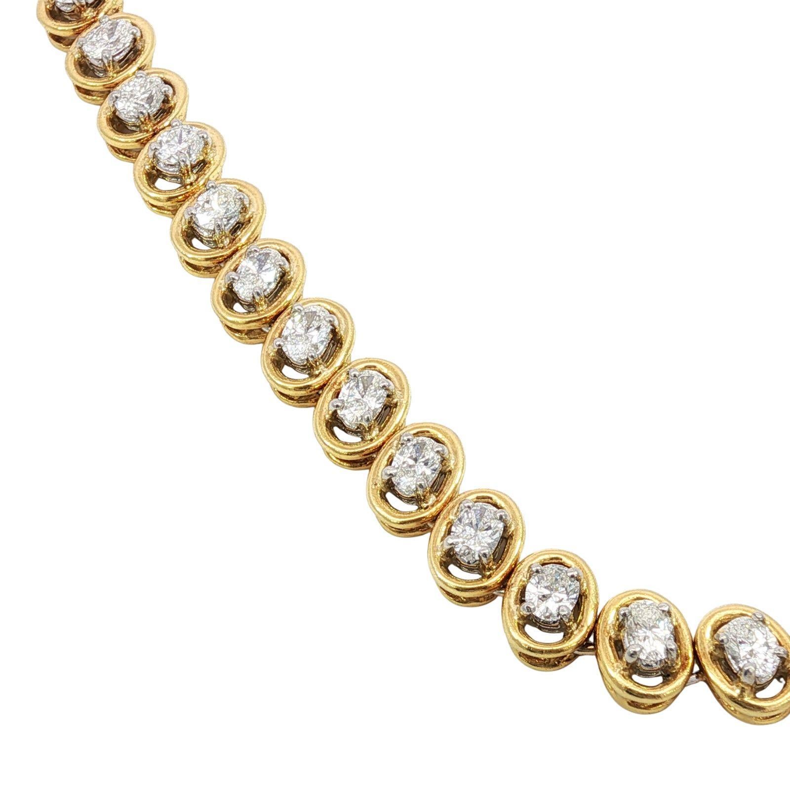 Pulsera de tenis con diamantes de 5,4 ctw Oro amarillo de 18 quilates Platino Talla ovalada VS Diamantes 

Esta elegante pulsera muestra una línea continua de diamantes de talla ovalada, con un total aproximado de 5,4 quilates. Cada piedra está
