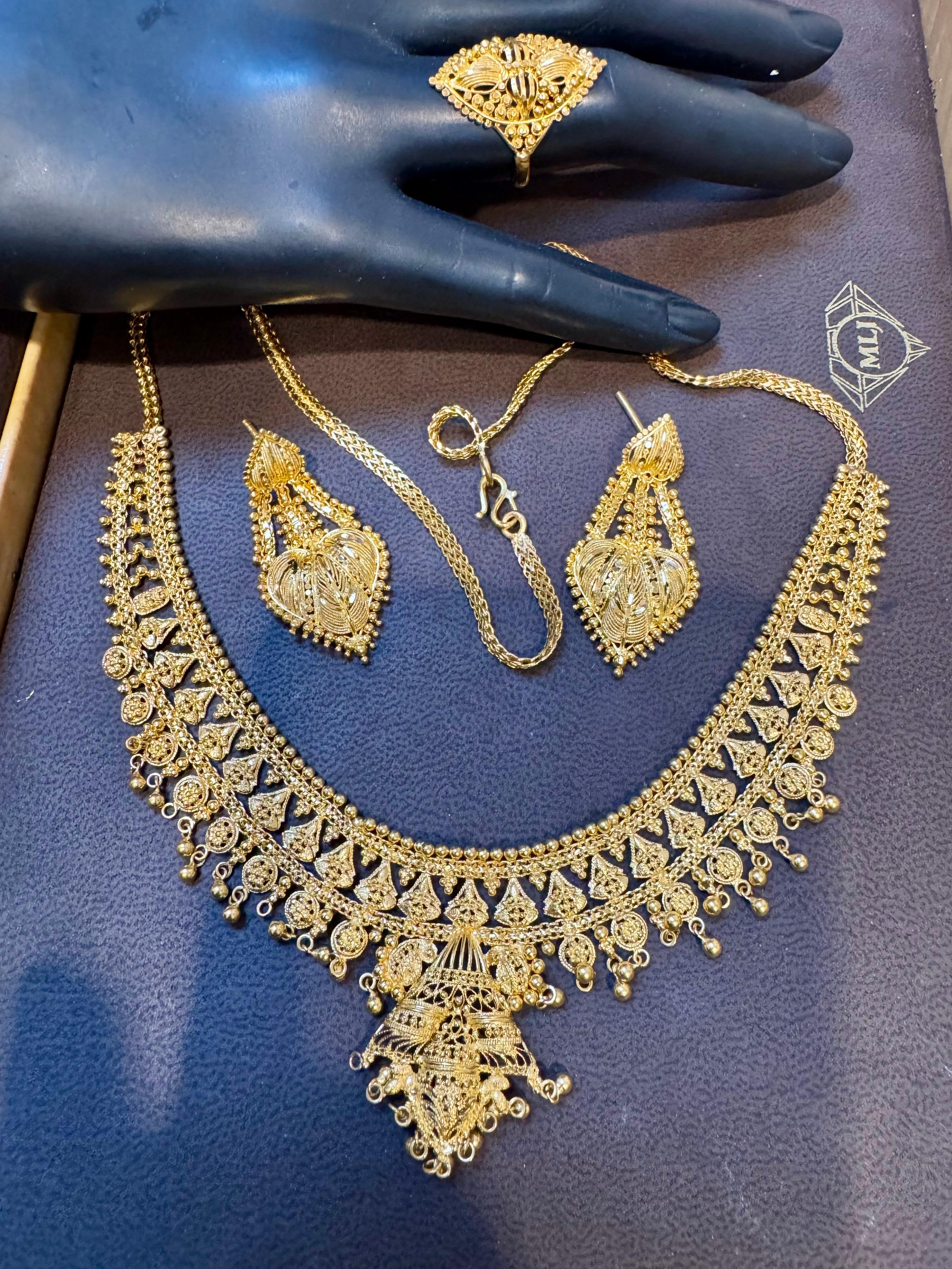 Collar, Pendientes y Anillo de Oro de 22 Kilates 54Gm Conjunto Collar Princesa Novia en venta 7
