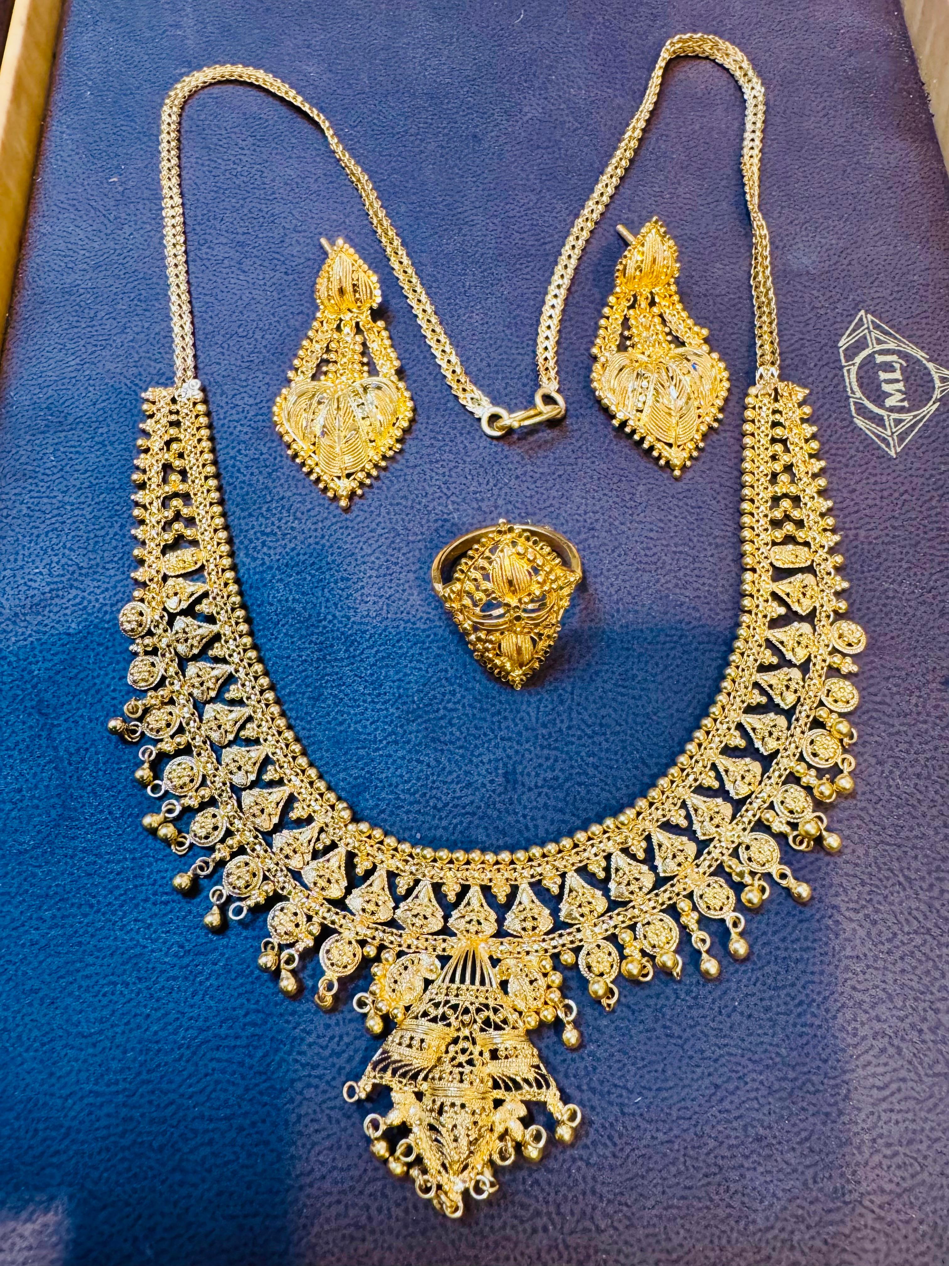 Collar, Pendientes y Anillo de Oro de 22 Kilates 54Gm Conjunto Collar Princesa Novia en venta 8