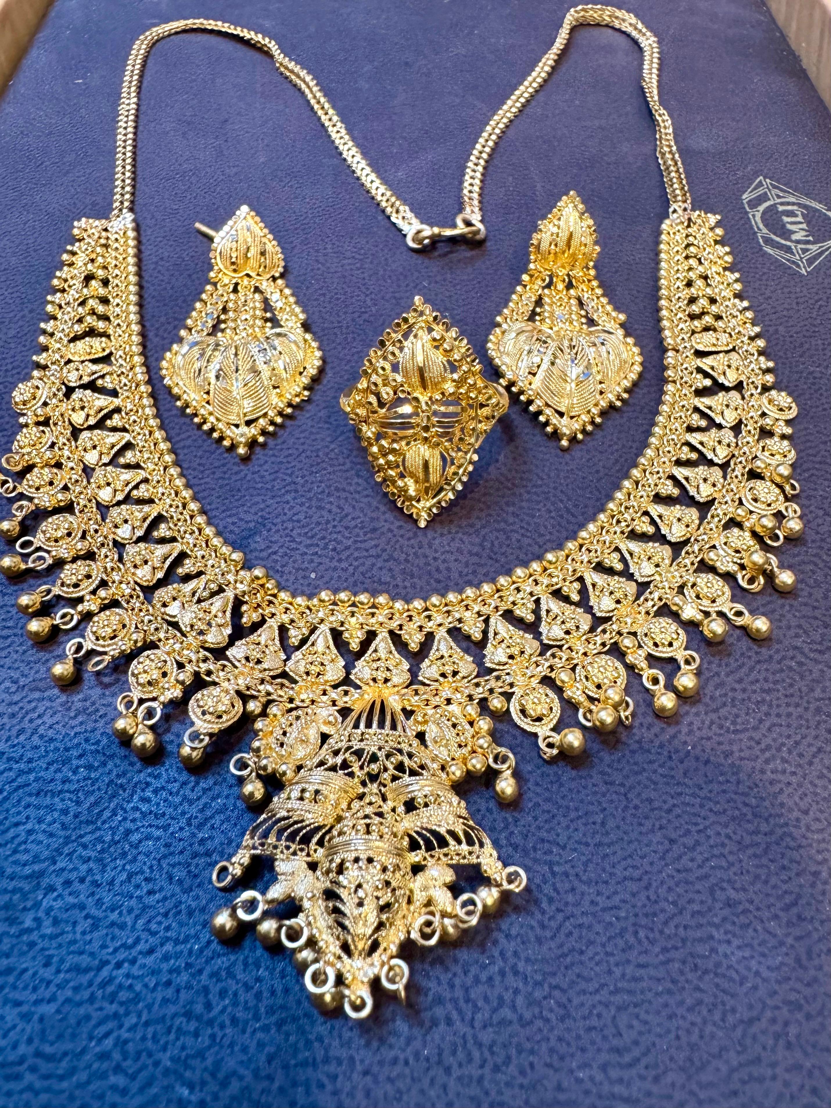 De las mujeres Collar, Pendientes y Anillo de Oro de 22 Kilates 54Gm Conjunto Collar Princesa Novia en venta