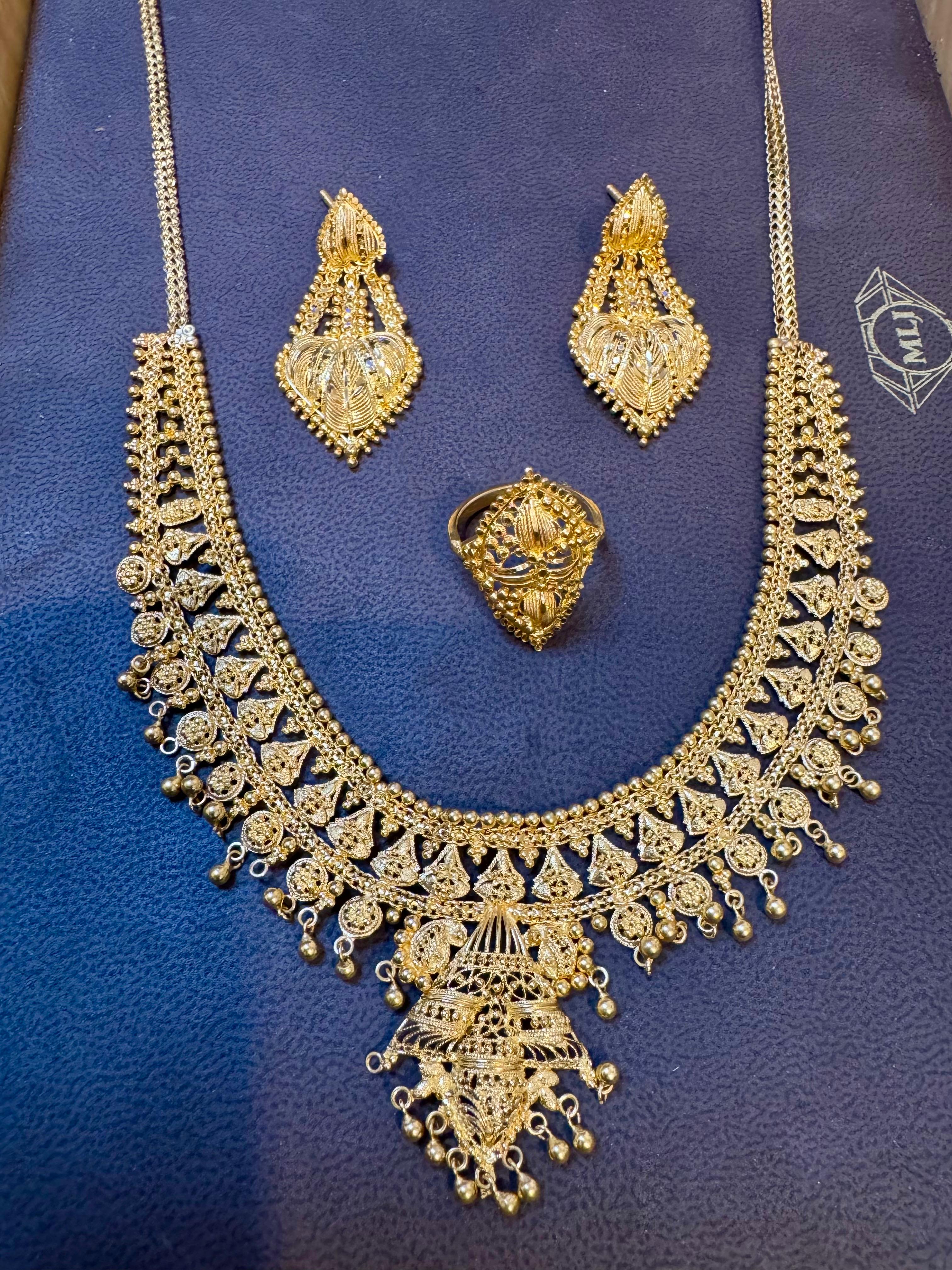 Collar, Pendientes y Anillo de Oro de 22 Kilates 54Gm Conjunto Collar Princesa Novia en venta 5