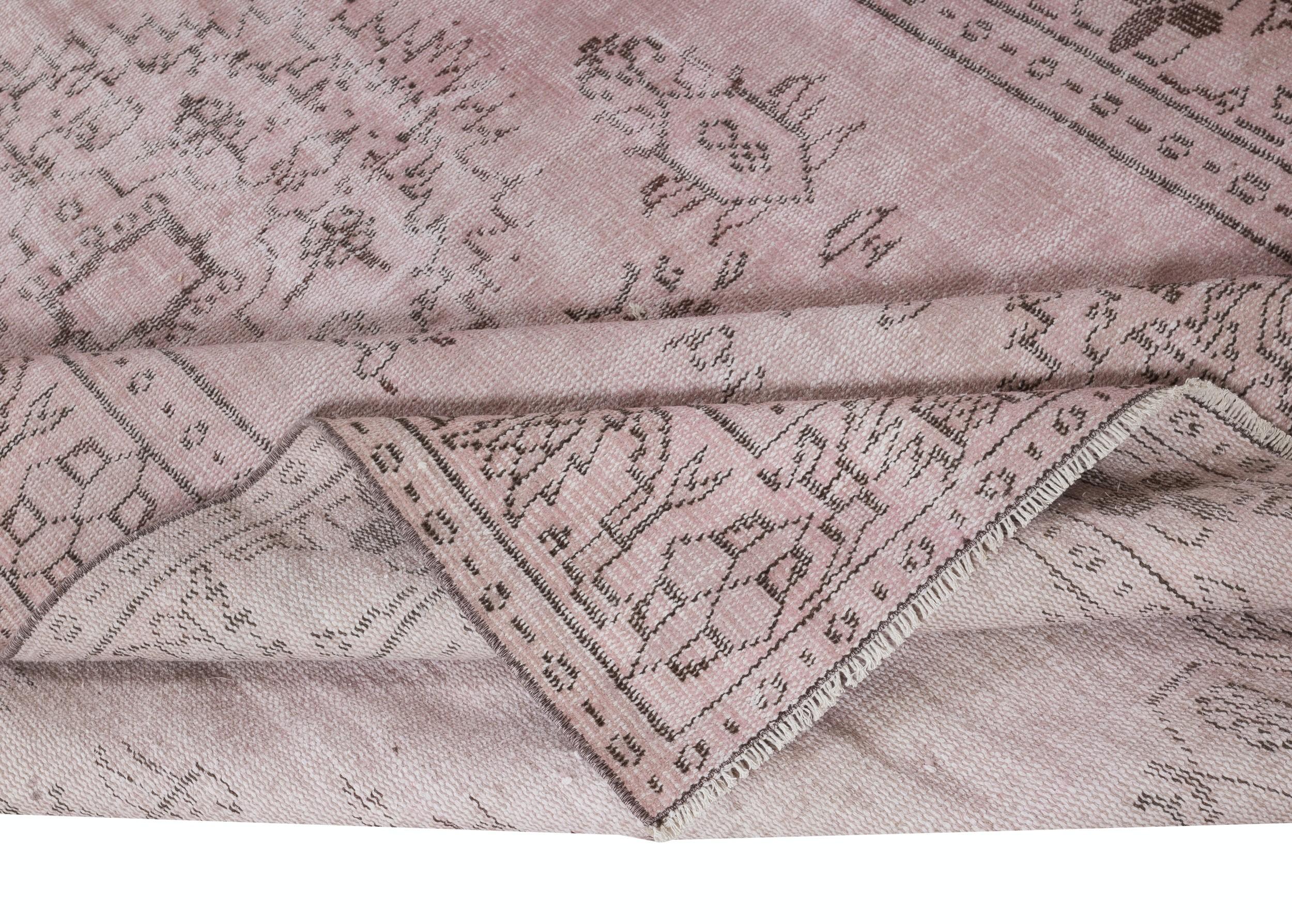 Moderno Tappeto moderno 5.4x10 Ft in rosa chiaro, tessuto e annodato a mano in Turchia in vendita