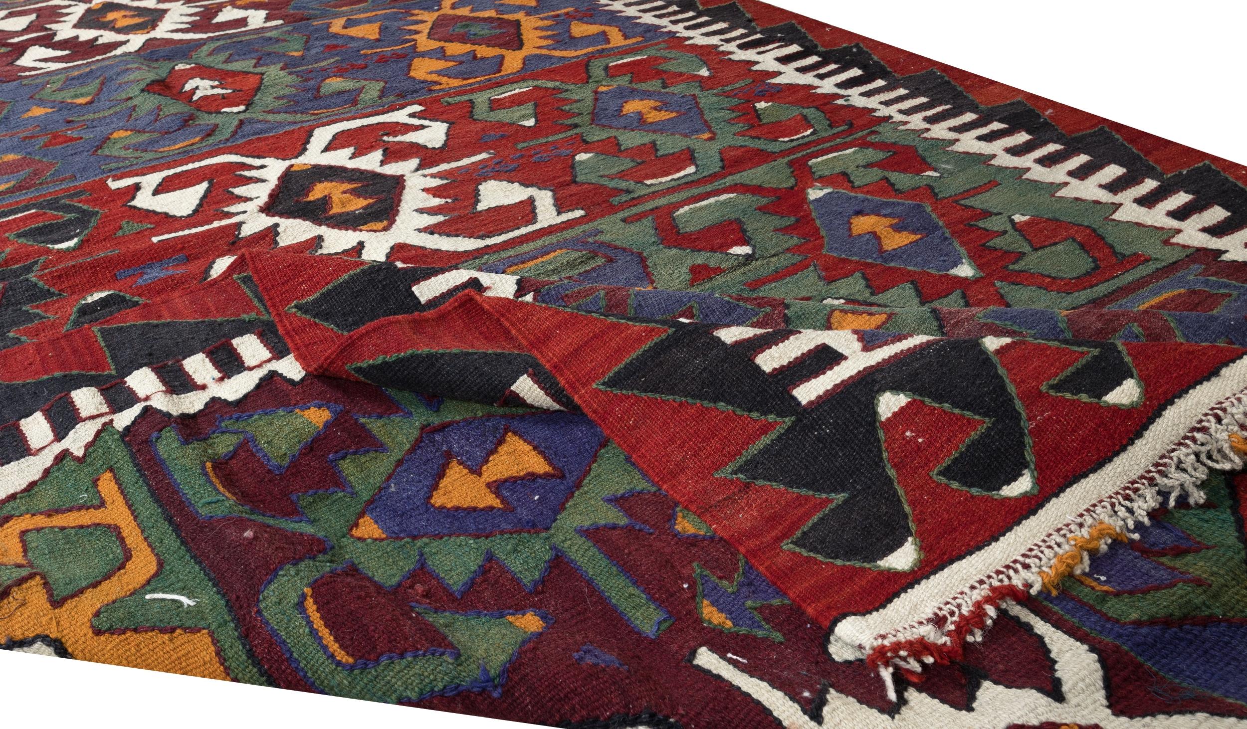 5.4x10.8 Ft Colorful Vintage Hand-Woven Turkish Kilim, Flat-Weave Rug, 100% Wool In Good Condition For Sale In Philadelphia, PA