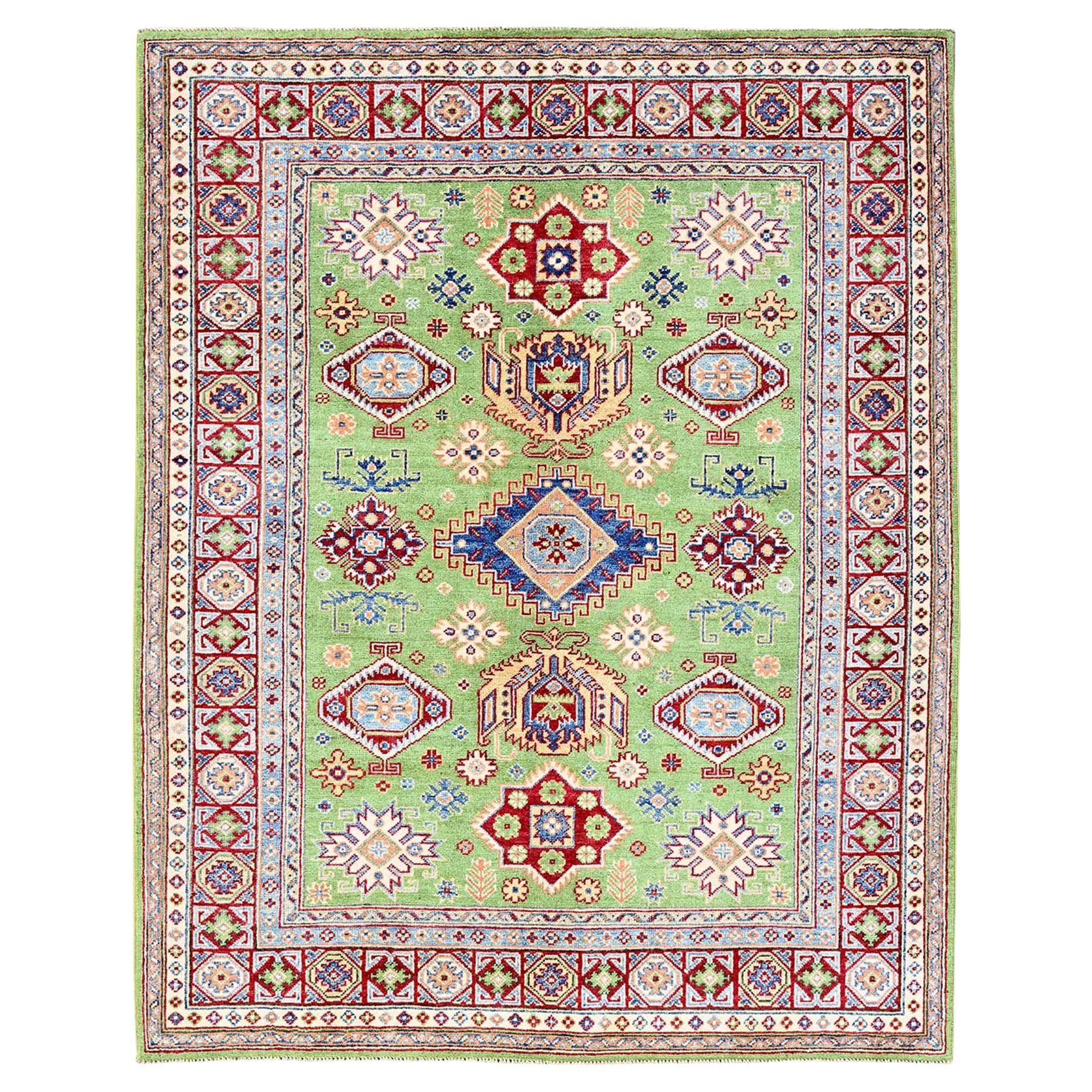 5
4 "x6
8" Alfombra Kazak Verde con Diseño de Medallones Geométricos Anudada a Mano Toda de Lana