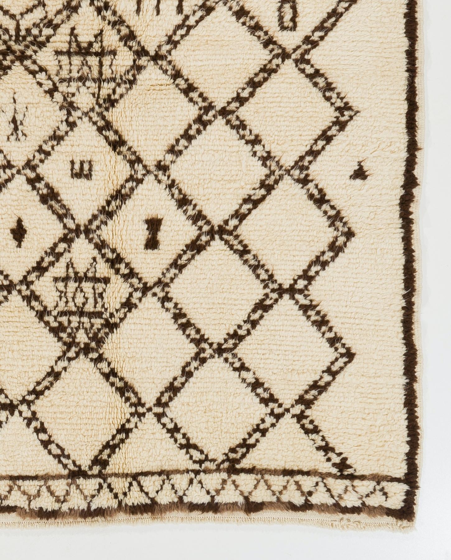 Handgefertigter marokkanischer Tulu-Teppich, 5,4x7,8 Fuß, aus natürlicher Wolle, Sonderanfertigung (Marokkanisch) im Angebot