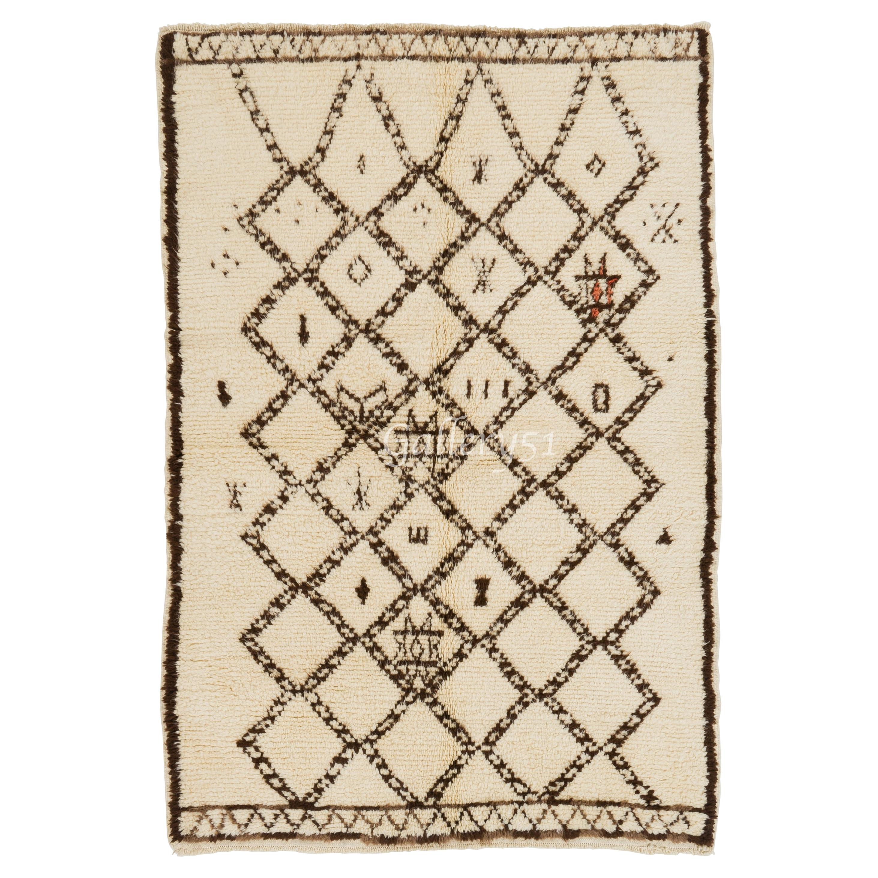 Handgefertigter marokkanischer Tulu-Teppich, 5,4x7,8 Fuß, aus natürlicher Wolle, Sonderanfertigung im Angebot