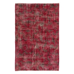 Roter türkischer 5,4x8 Ft Mid-Century Modern-Teppich entworfen von Zeki Muren