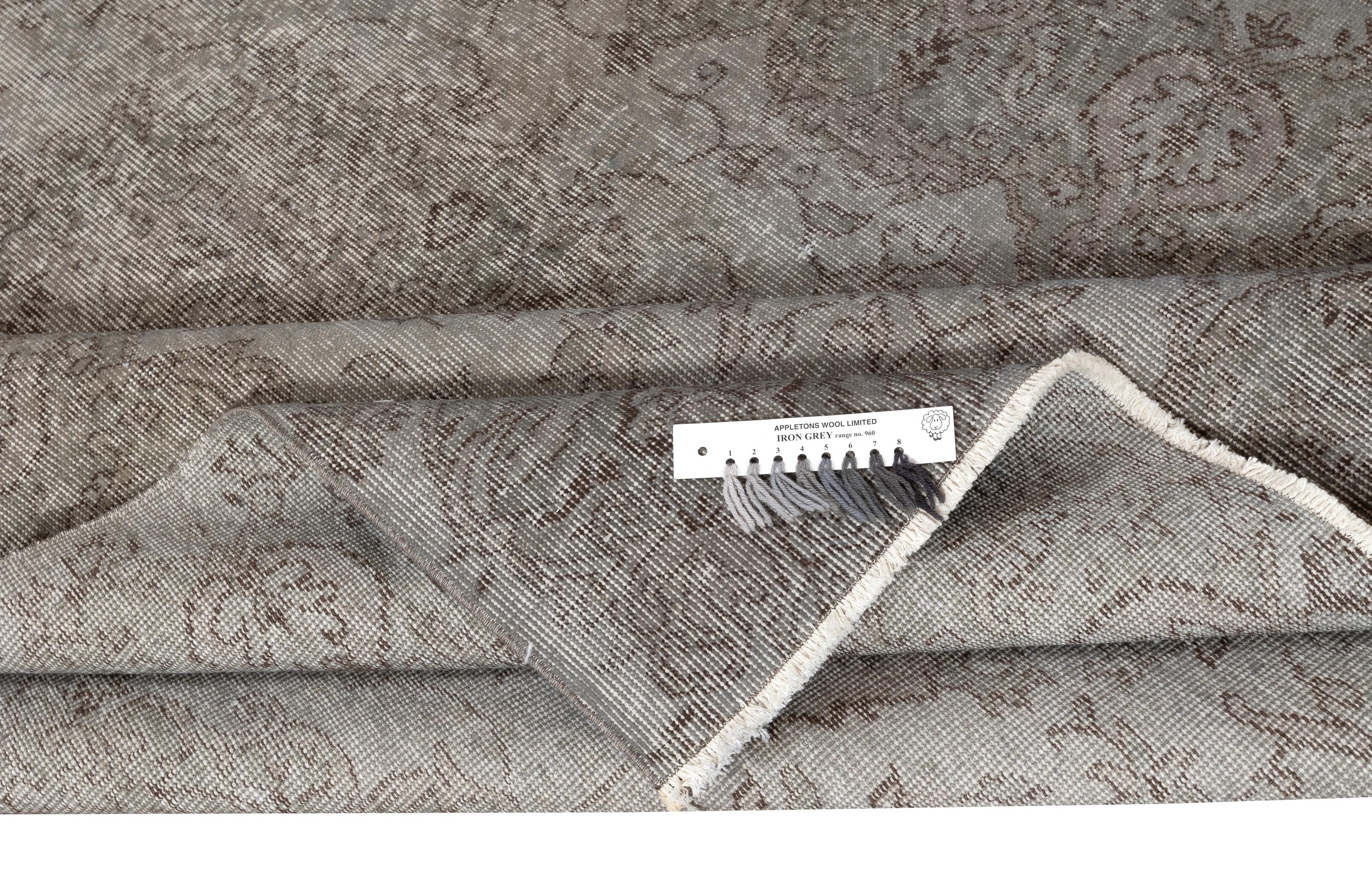 5.4x8.4 Ft Gray Overdyed Vintage Rug für moderne Innenräume. Handgefertigt in der Türkei (Moderne) im Angebot