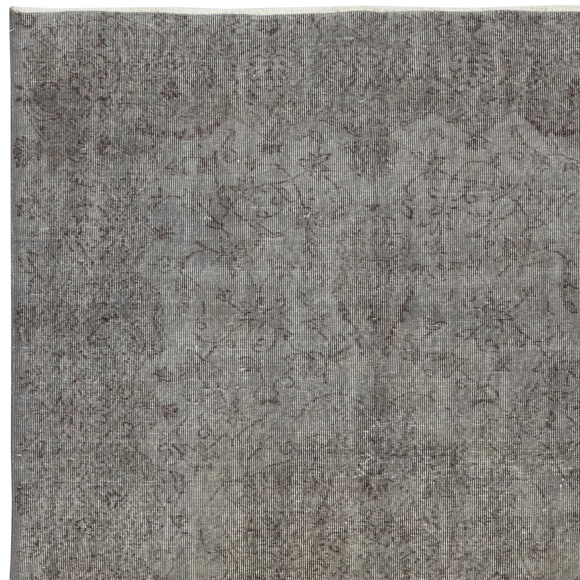 5.4x8.4 Ft Gray Overdyed Vintage Rug für moderne Innenräume. Handgefertigt in der Türkei (Handgeknüpft) im Angebot