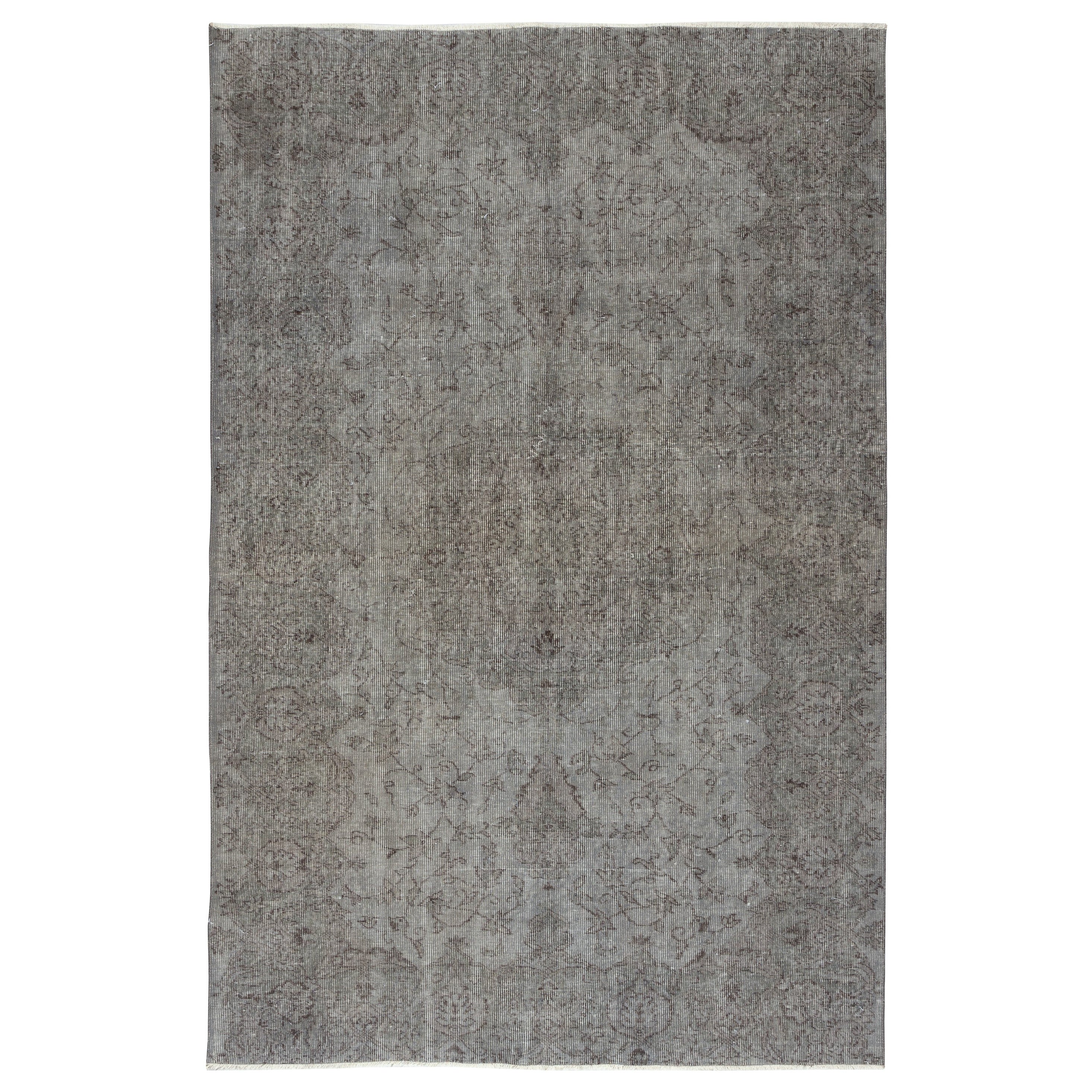 Tappeto vintage sovratinto grigio 5.4x8.4 Ft per interni moderni. Realizzato a mano in Turchia
