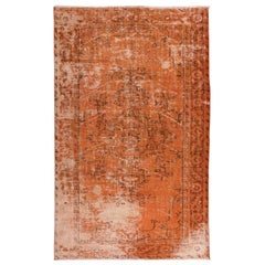 Handgefertigter türkischer Vintage-Teppich im Shabby Chic-Stil in Orangetönen, 5,4x8.4 Ft