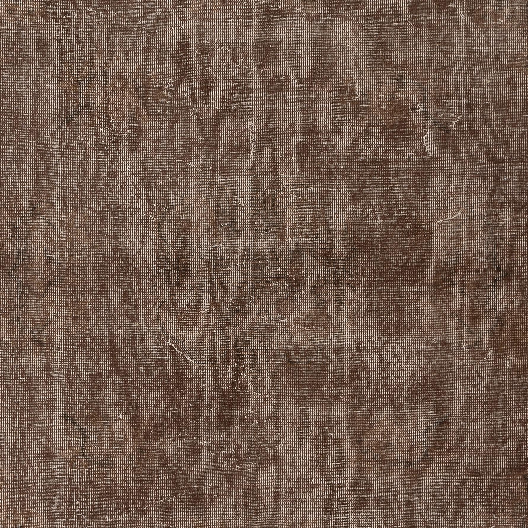 5.4x8.4 Ft Overdyed Brauner Teppich. Handgefertigter türkischer Vintage-Teppich für das Wohnzimmer (Türkisch) im Angebot