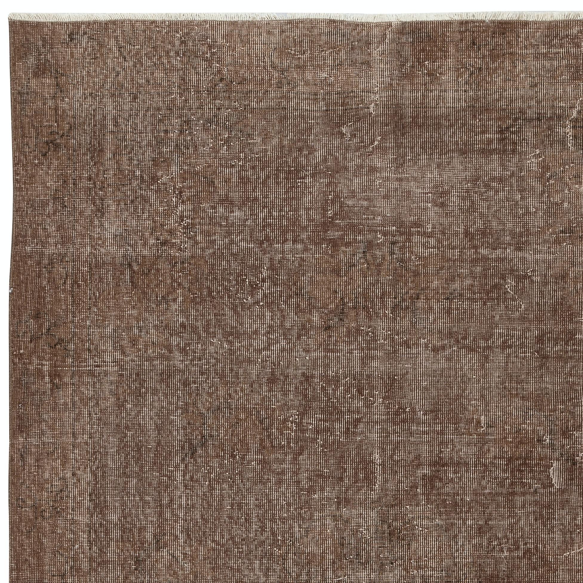 5.4x8.4 Ft Overdyed Brauner Teppich. Handgefertigter türkischer Vintage-Teppich für das Wohnzimmer (Handgeknüpft) im Angebot