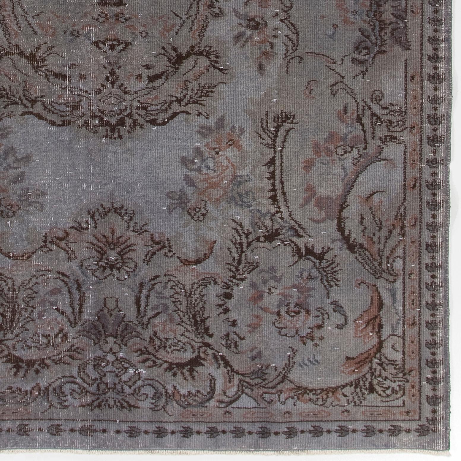 5.4x8.5 Ft French-Aubusson Inspired Turkish Rug, Gray Modern Handmade Carpet In Good Condition For Sale In Philadelphia, PA