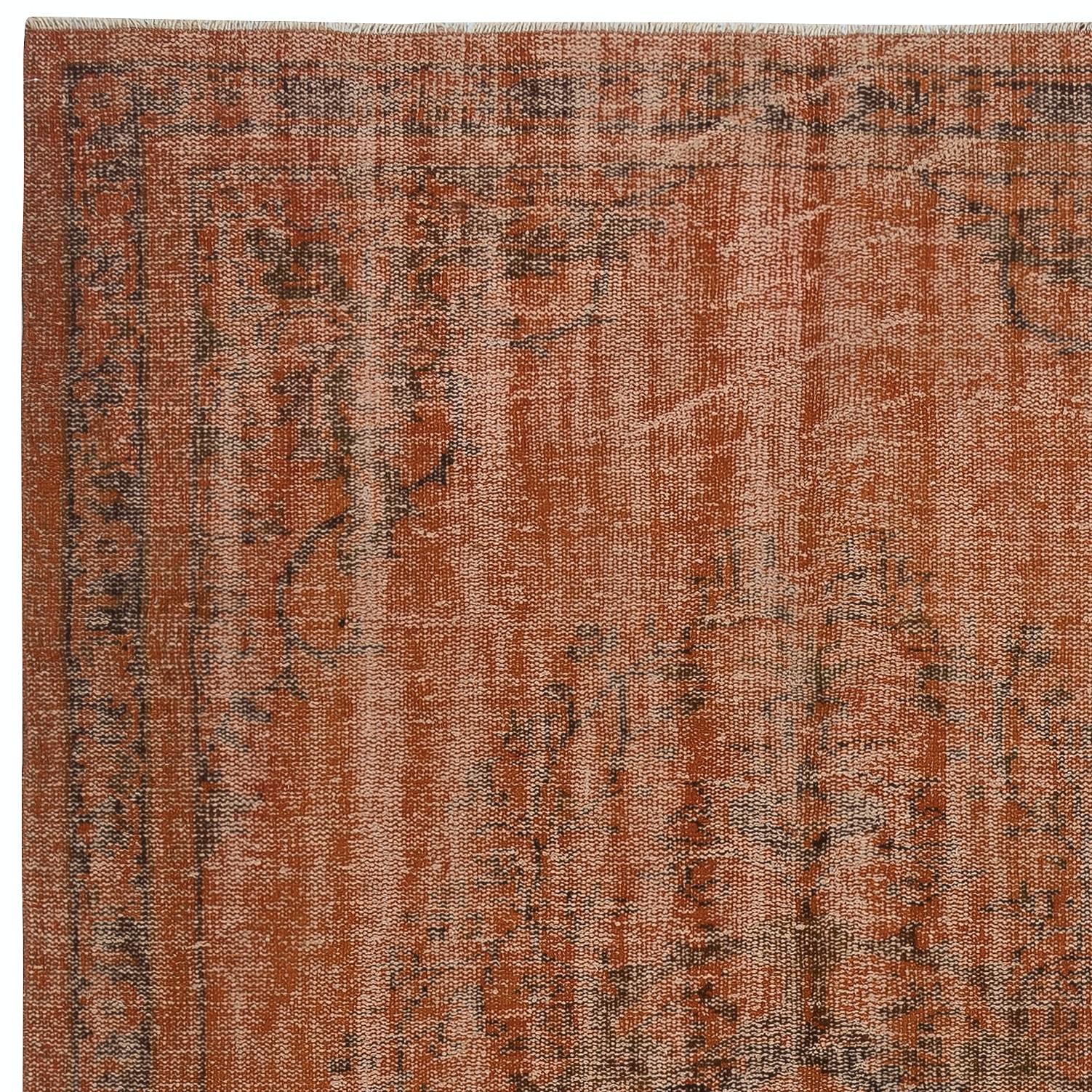 Moderner handgefertigter Shabby Chic-Teppich aus türkischer Wolle in Orange in 5,4x8.6 Ft (Handgeknüpft) im Angebot