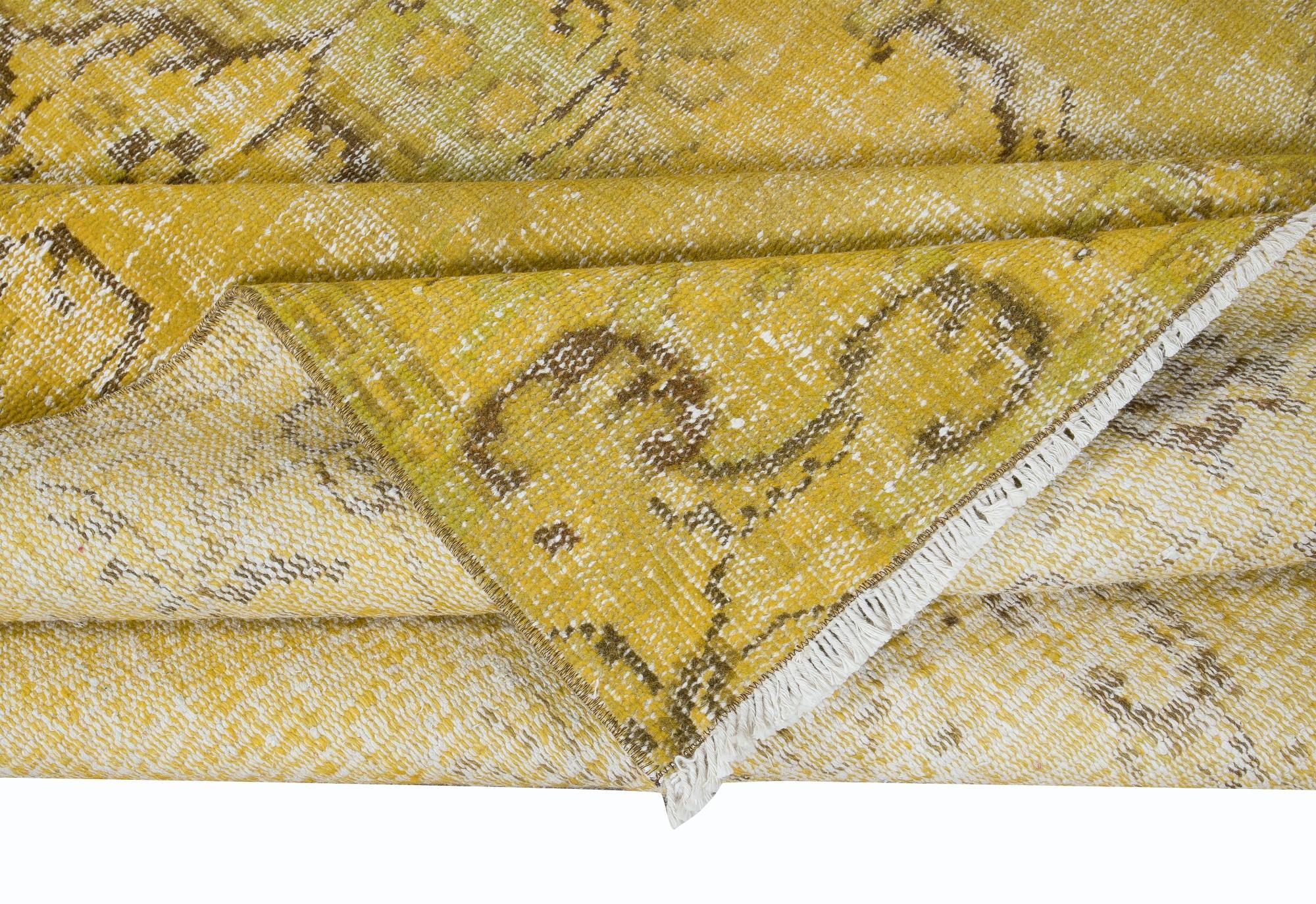 5,4x8.6 Ft Upcycelter handgefertigter türkischer Teppich, gelber Over-Dyed-Wollteppich (Türkisch) im Angebot