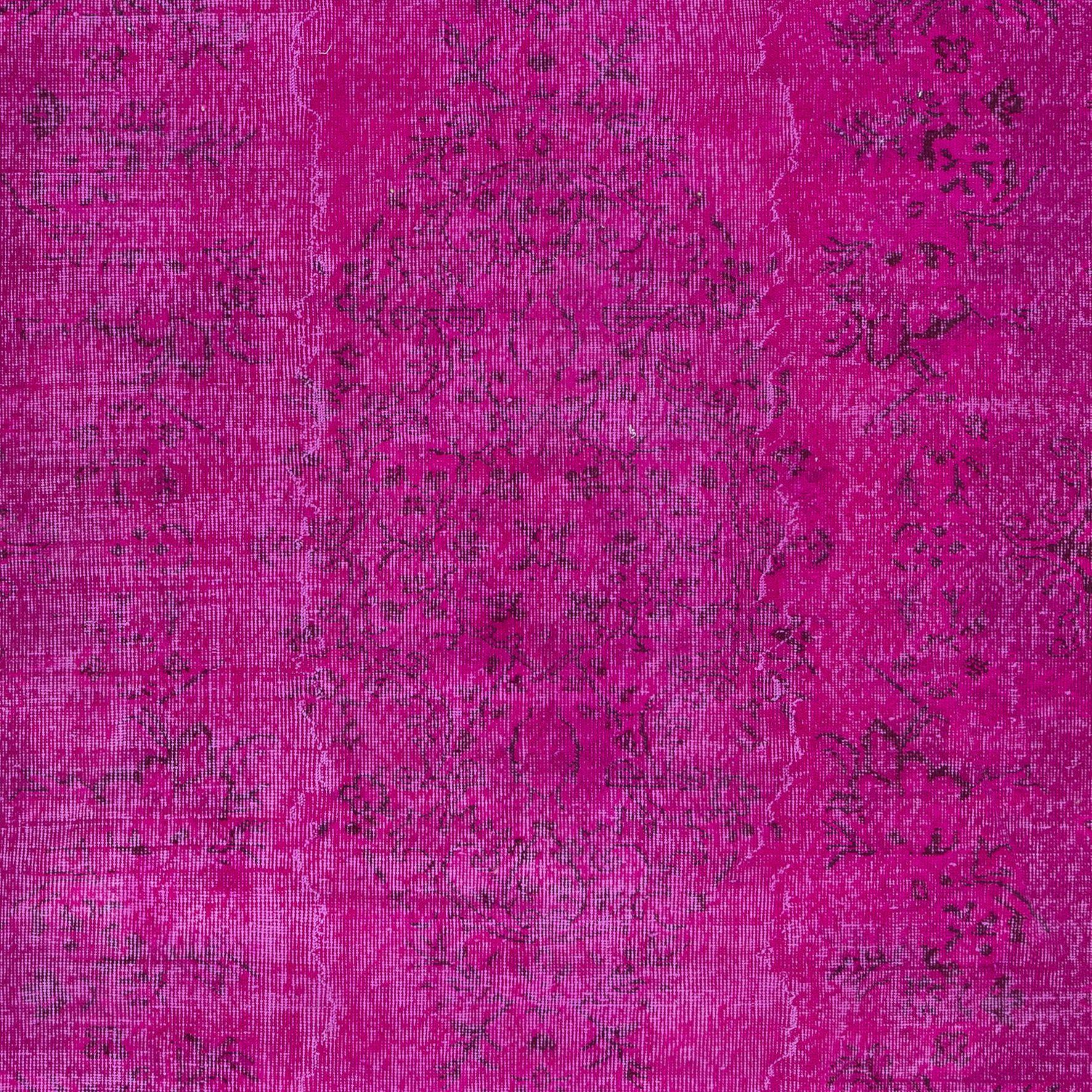 Noué à la main 5.4x8.7 Ft Hot Pink Anatolian Area Rug with Medallion, Modern Handmade Carpet (tapis moderne fait à la main) en vente