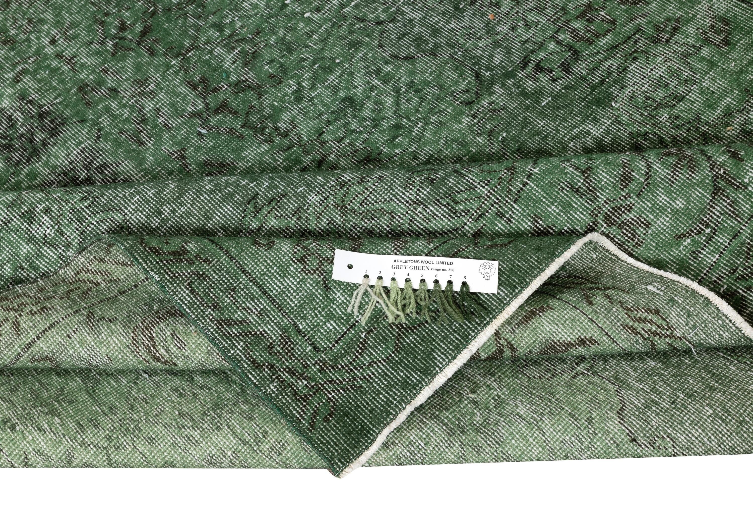 Moderne 5.4x8.7 Ft Modern Green Turkish Rug. Tapis de sol en laine vintage fait à la main en vente