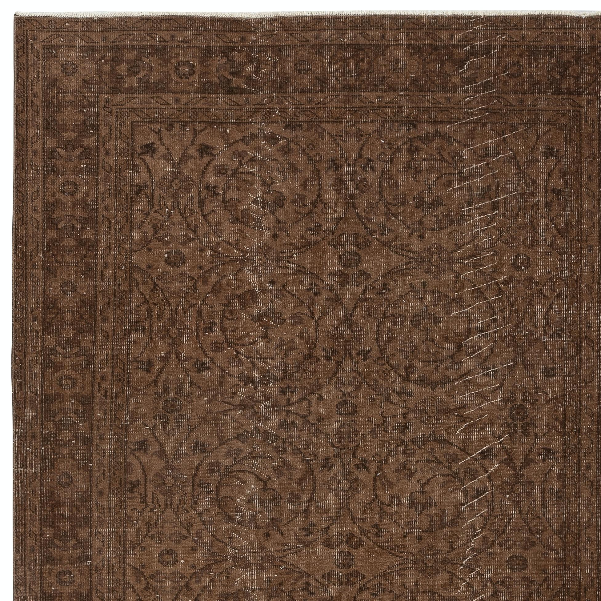 5.4x8.7 Ft Vintage Handmade Turkish Rug Overdyed in Braun für moderne Interieurs (Handgeknüpft) im Angebot