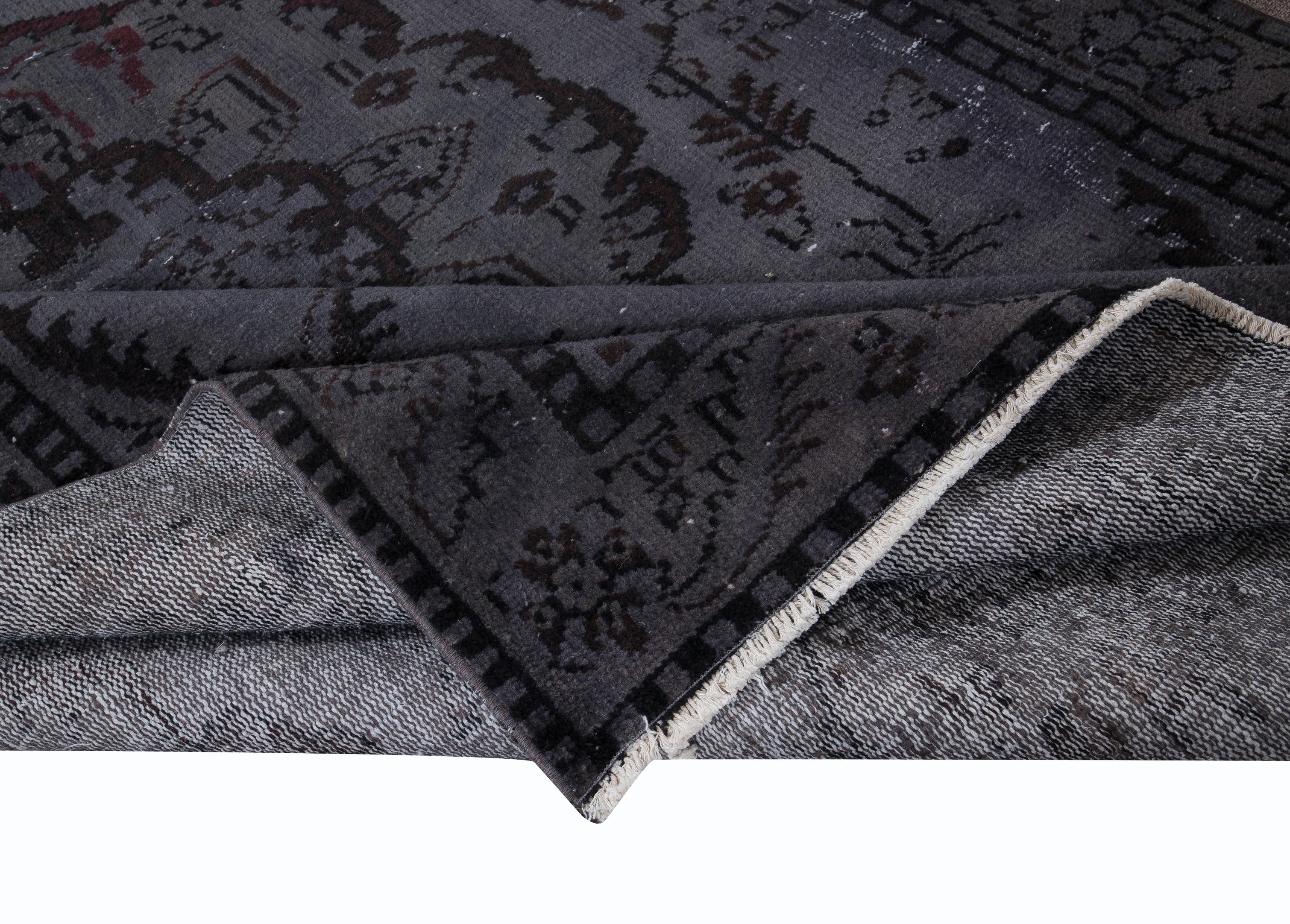 Alfombra turca vintage hecha a mano sobreteñida en gris para interiores modernos Moderno en venta