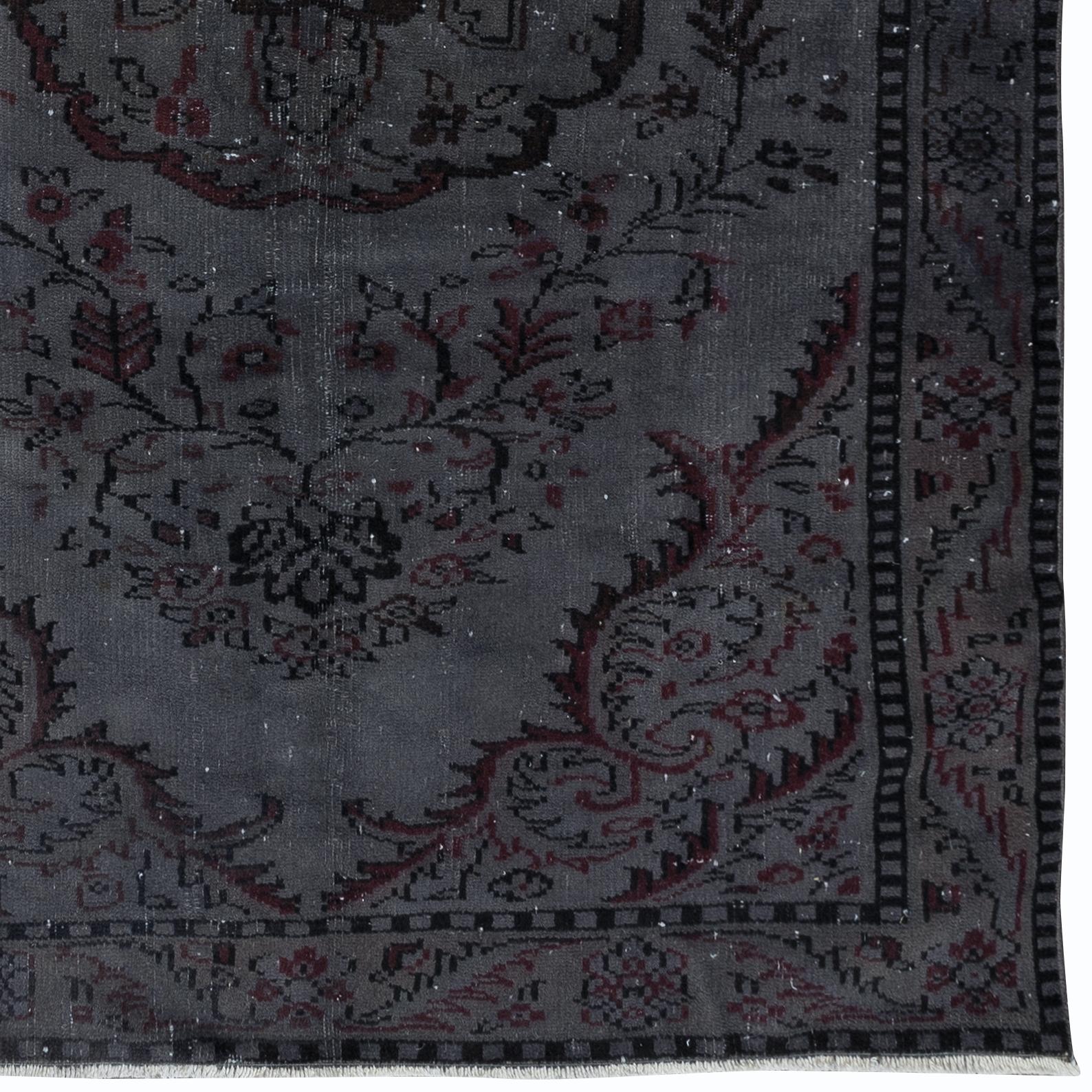 Alfombra turca vintage hecha a mano sobreteñida en gris para interiores modernos en Bueno estado para la venta en Spring Valley, NY