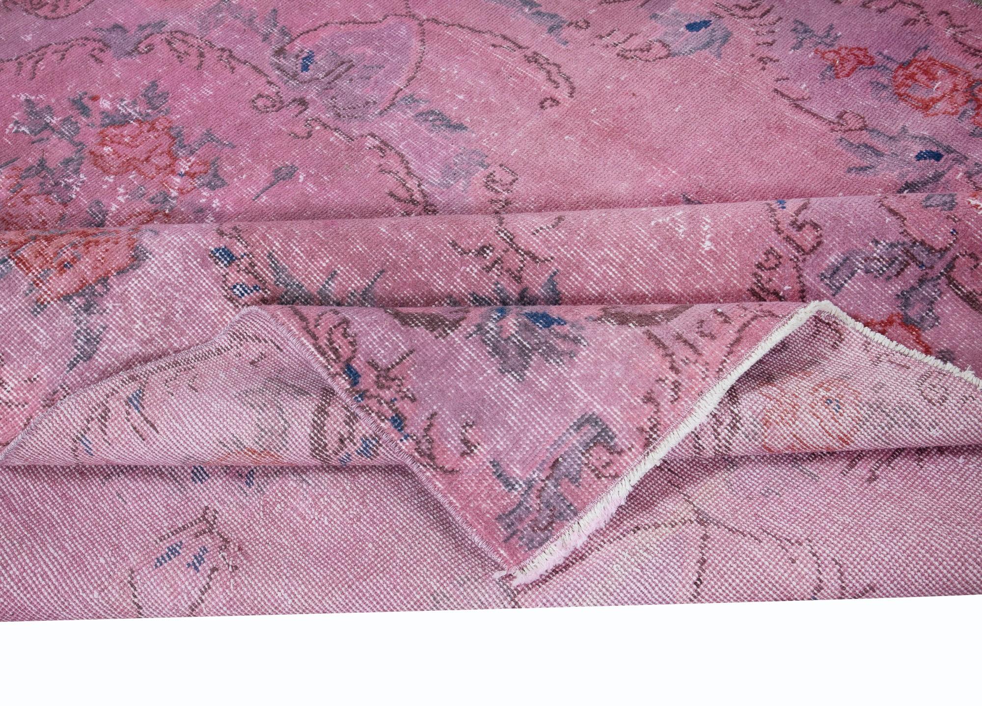 5.4x8.8 Ft Contemporary Handmade Turkish Floral Pattern Area Rug in Soft Pink (Türkisch) im Angebot