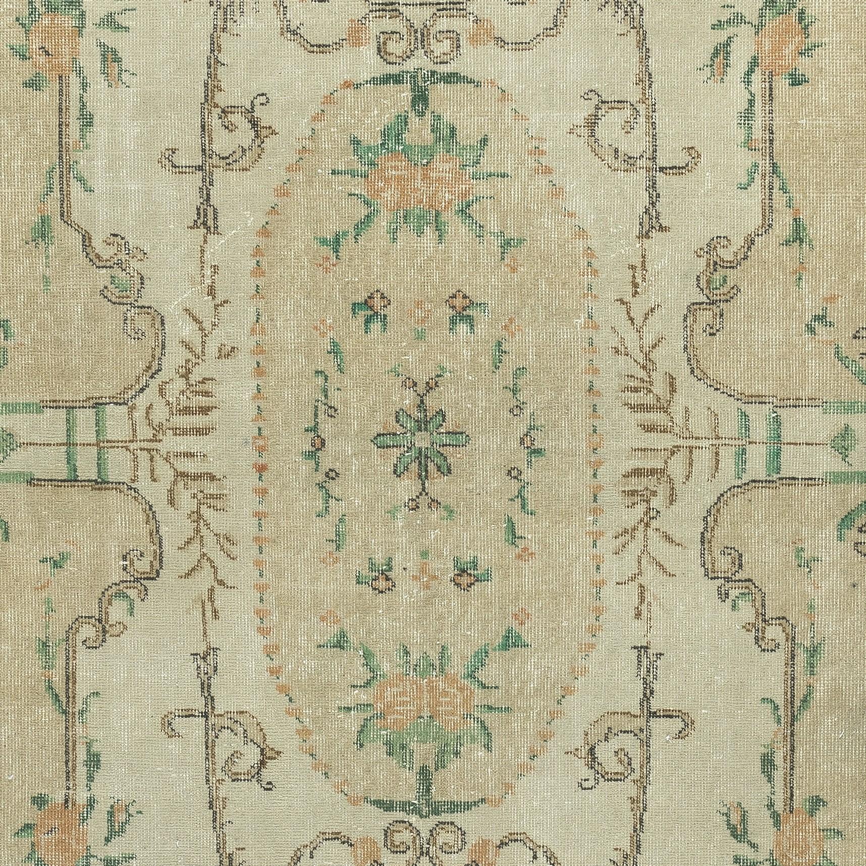 5,4x8.8 Ft Französischer Aubusson-inspirierter Vintage-Teppich aus türkischer Wolle, handgefertigt (Handgeknüpft) im Angebot