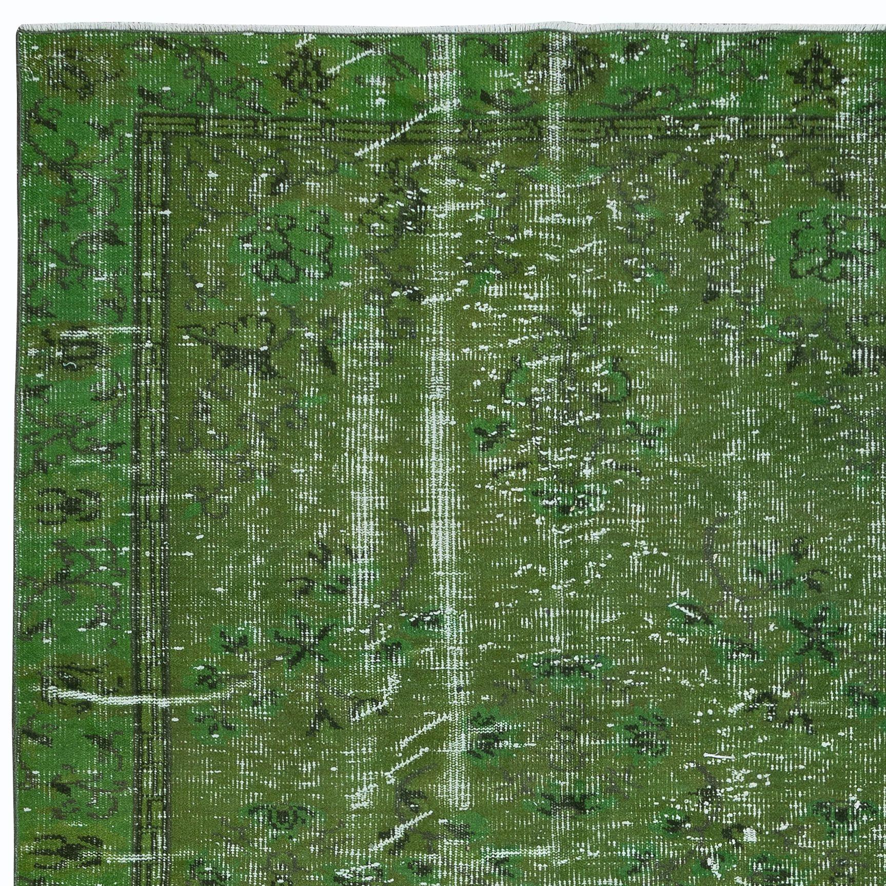 5.4x8.8 Ft Hand-Made Turkish Area Rug in Green, Modern Upcycled Wool Carpet In Good Condition For Sale In Philadelphia, PA
