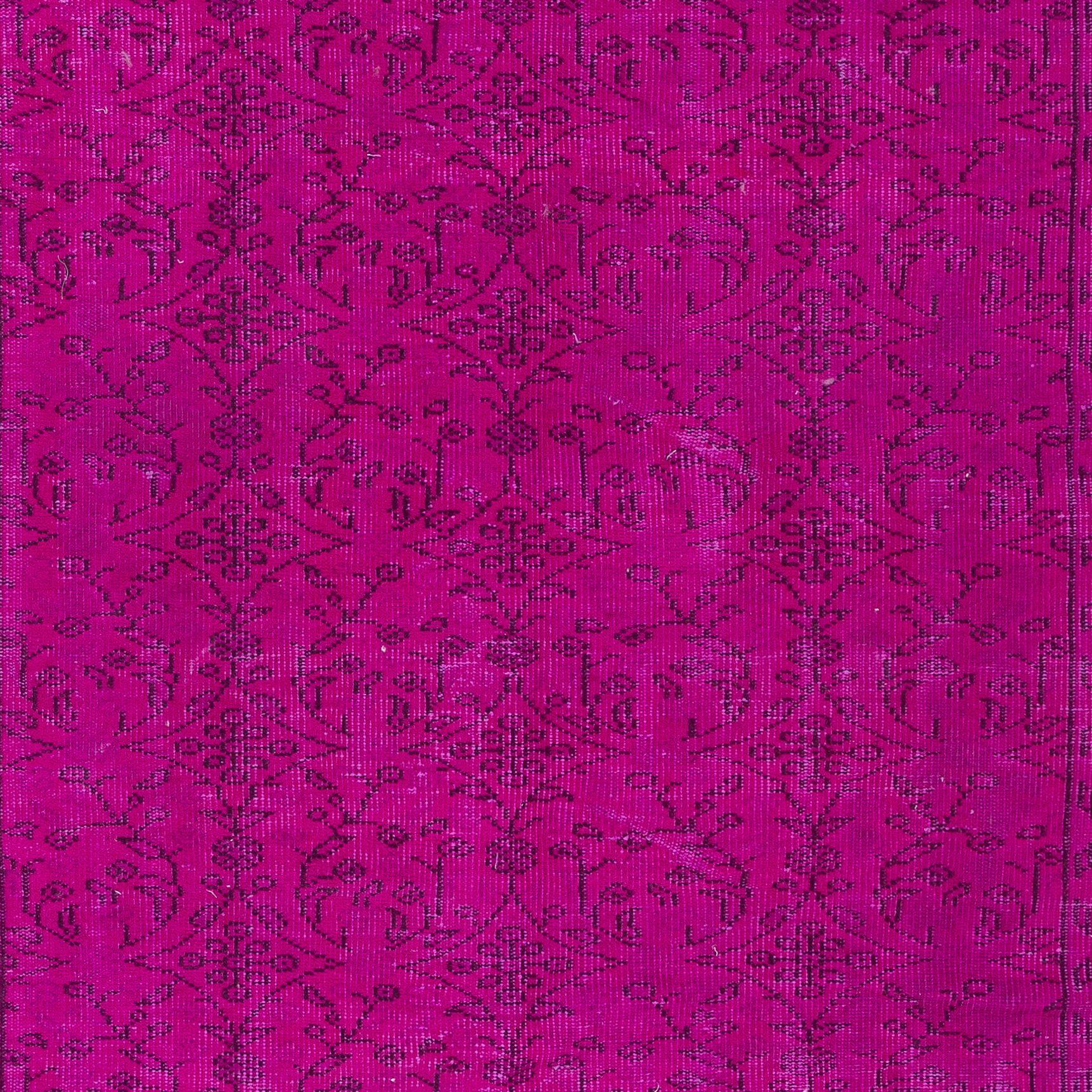 Hand-Woven 5.4x8.8 Ft Modern Handmade Turkish Bohem Rug in Hot Pink with Floral Design For Sale