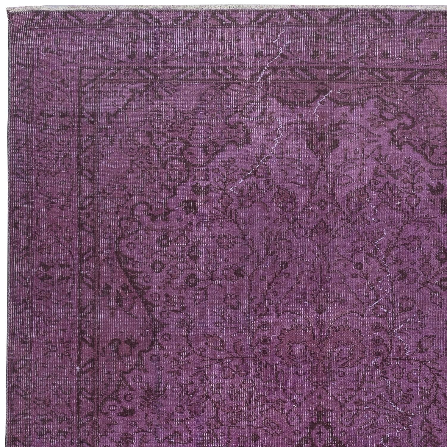 Turco Tappeto d'area fatto a mano 5.4x8.8 Ft di colore viola proveniente dalla Turchia, ottimo 4 Interni moderni in vendita