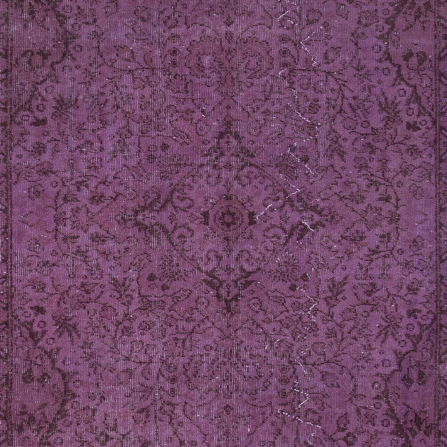 Annodato a mano Tappeto d'area fatto a mano 5.4x8.8 Ft di colore viola proveniente dalla Turchia, ottimo 4 Interni moderni in vendita