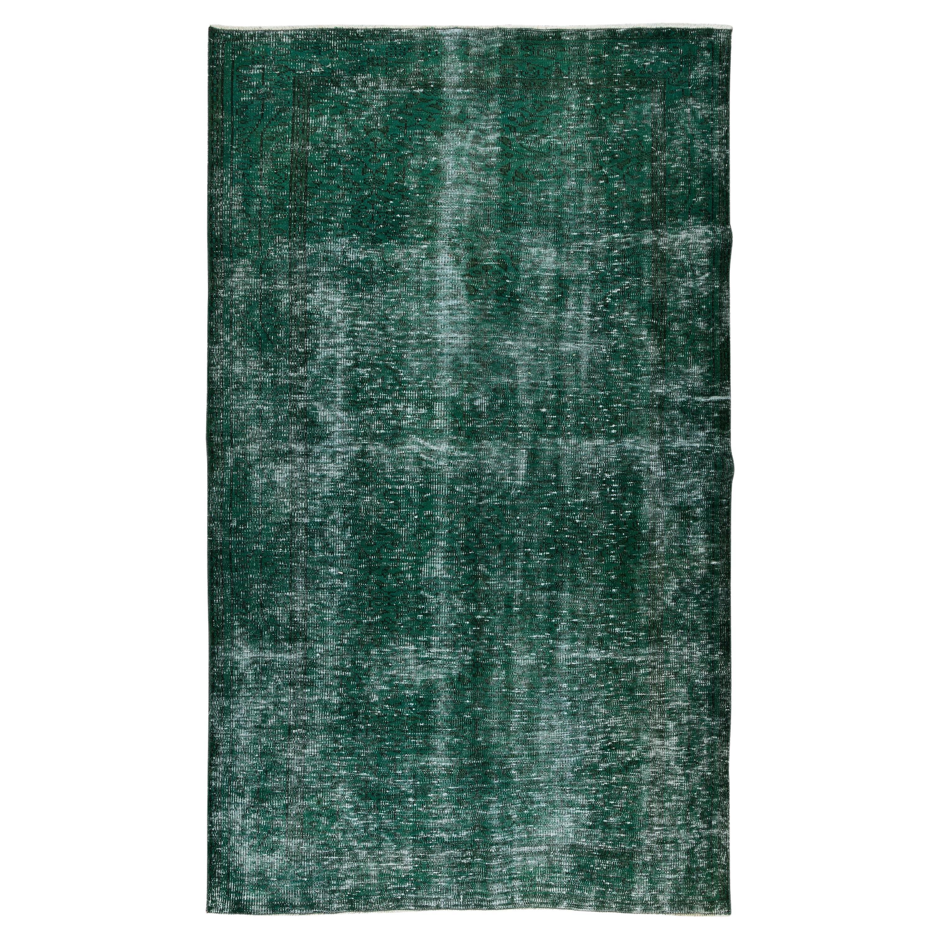 Alfombra turca vintage hecha a mano teñida de verde para interiores modernos en venta