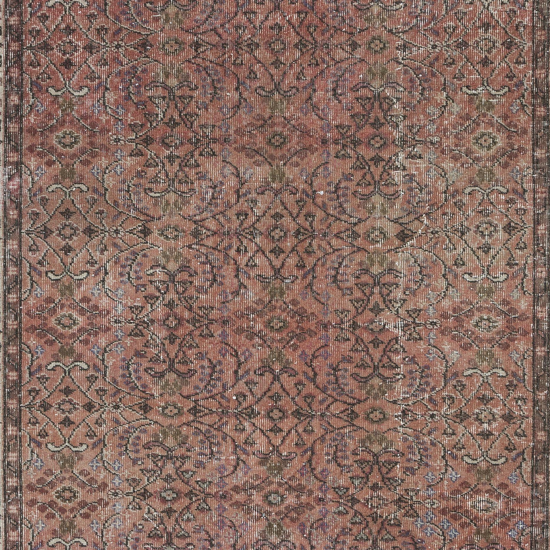 5.4x8.8 Ft Vintage Turkish Area Rug in Red & Beige, Hand Knotted Floral Carpet In Good Condition For Sale In Spring Valley, NY