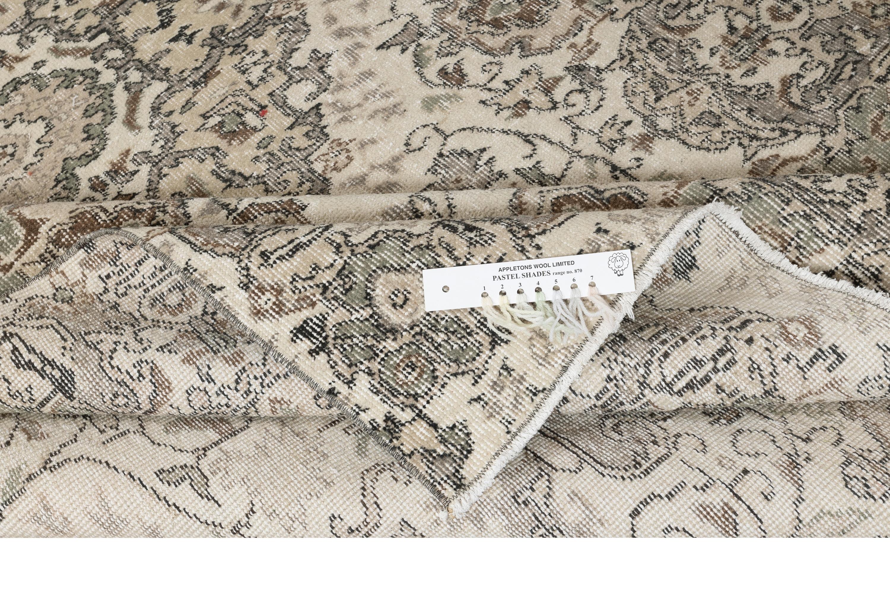 5.4x9 Ft Handgeknüpfter Teppich aus türkischer Wolle. Vintage Area Carpet mit Medaillon-Design (Land) im Angebot