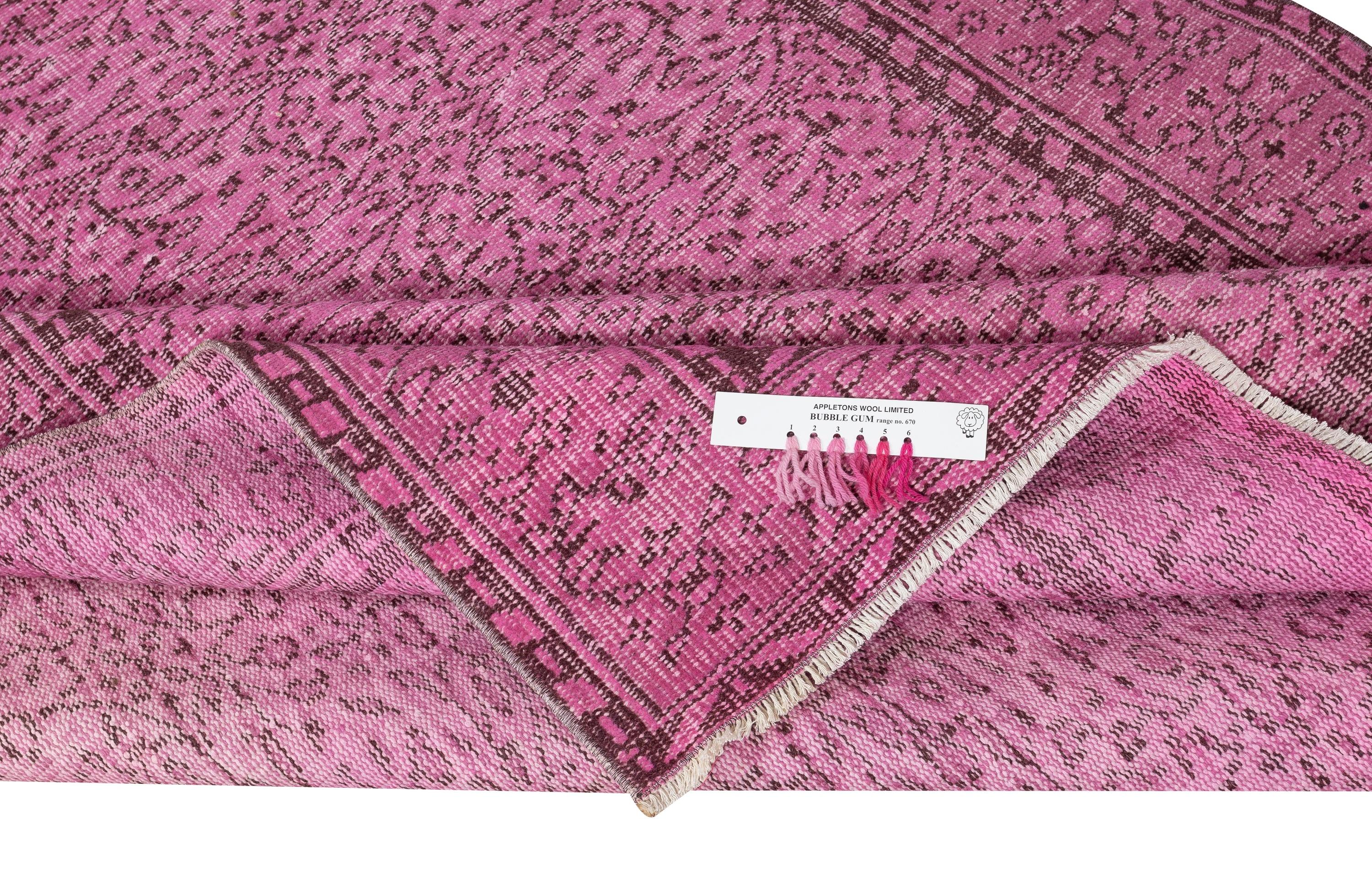 5.4x9 Ft Handgefertigter Türkischer Wollteppich. Vintage Overdyed Pink Teppich für modernes Zuhause (Moderne) im Angebot