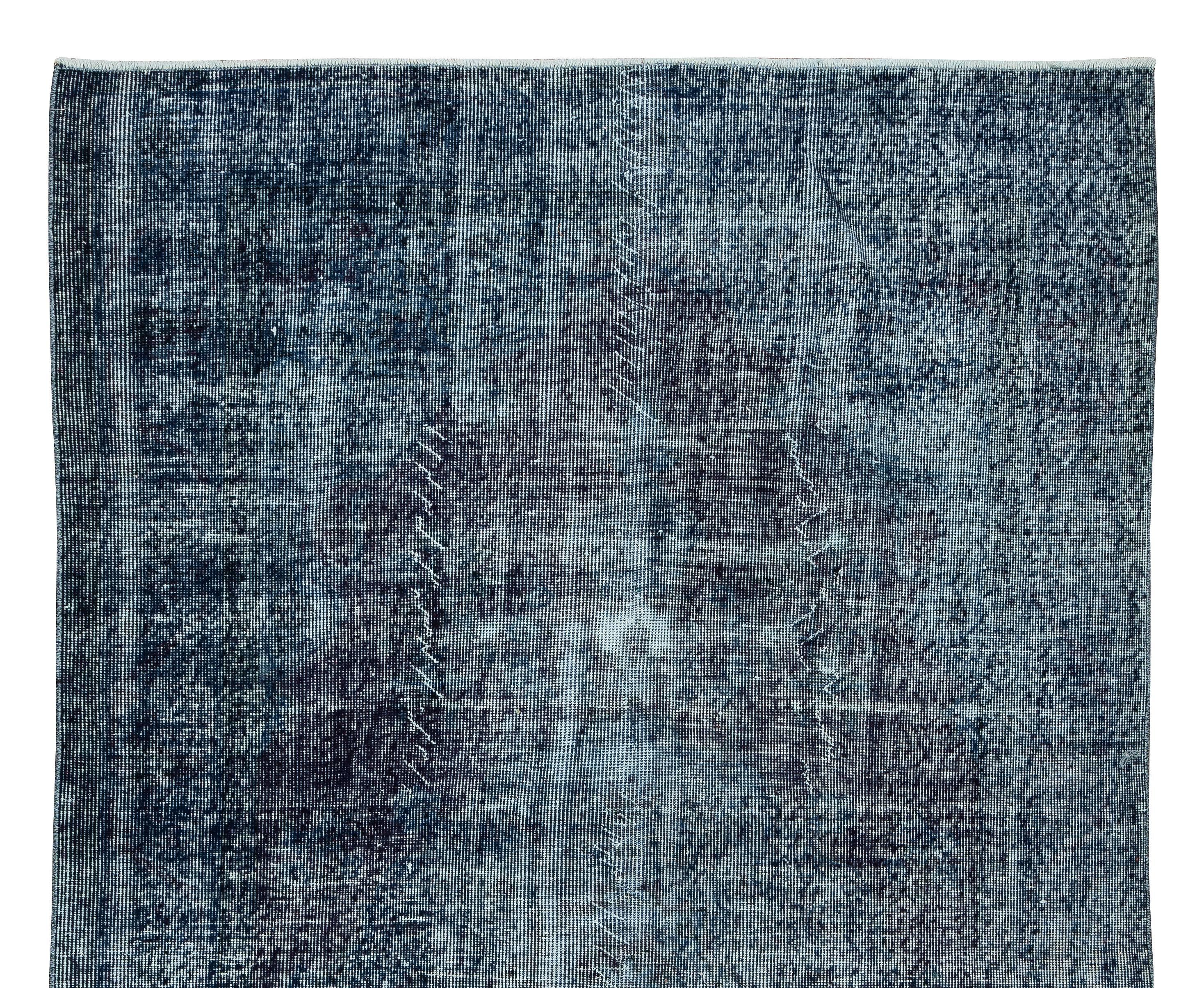 5.4x9 Ft Modern Handmade Area Rug, Vintage Turkish Wool Carpet in Navy Blue In Good Condition In Philadelphia, PA